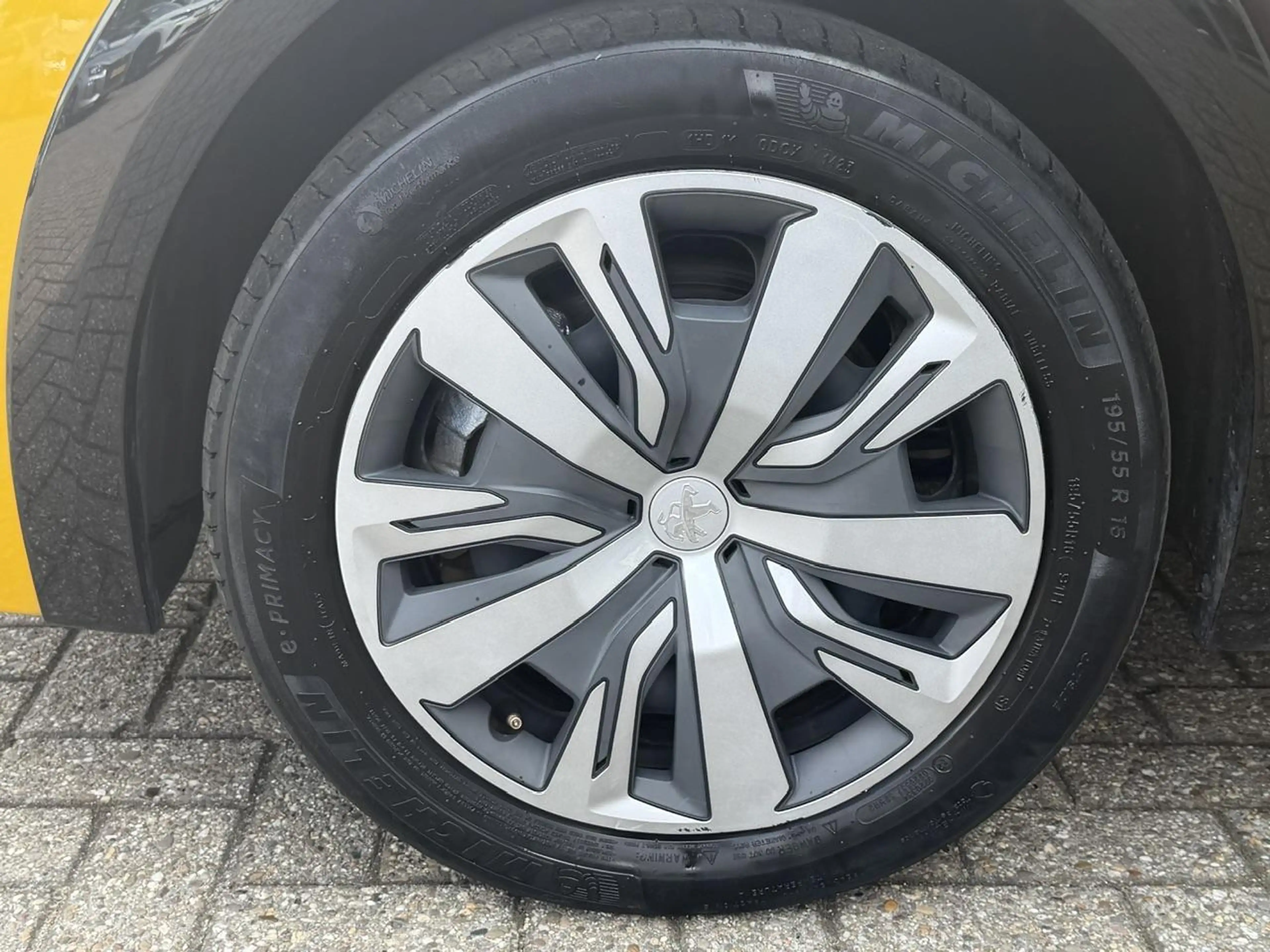 Peugeot e-208 EV Active Pack 50 kWh Navigatie | Cruise control | — photo 19