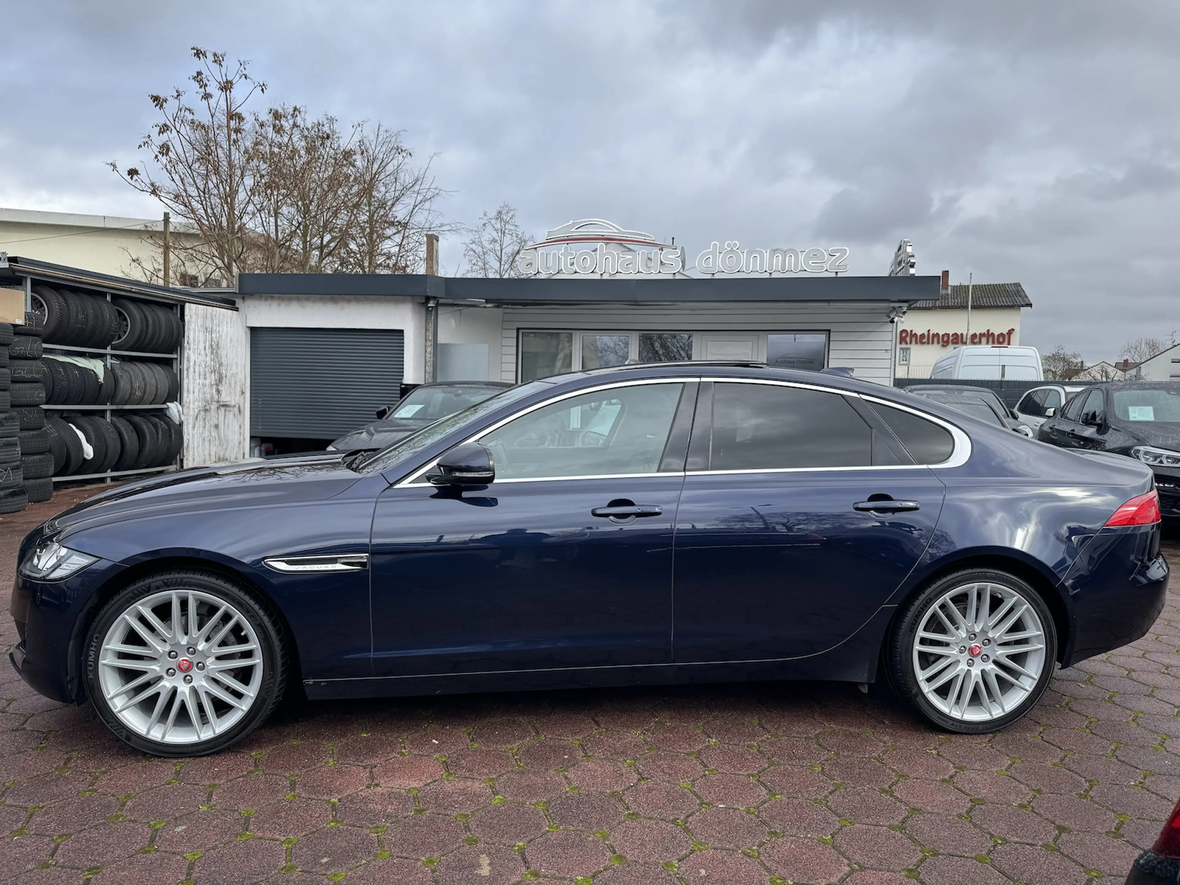 Jaguar XF 25d Prestige NAVI LEDER PANO MOTORSCHADEN — photo 8