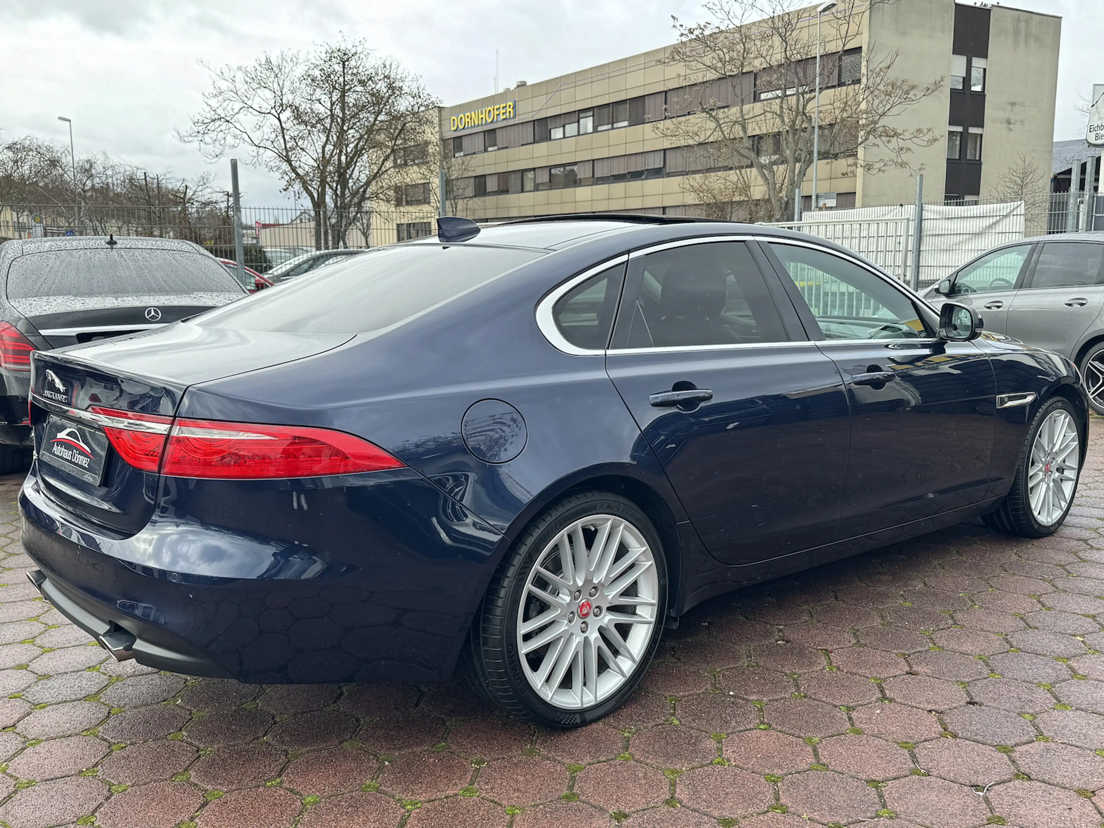 Jaguar XF 25d Prestige NAVI LEDER PANO MOTORSCHADEN — photo 5