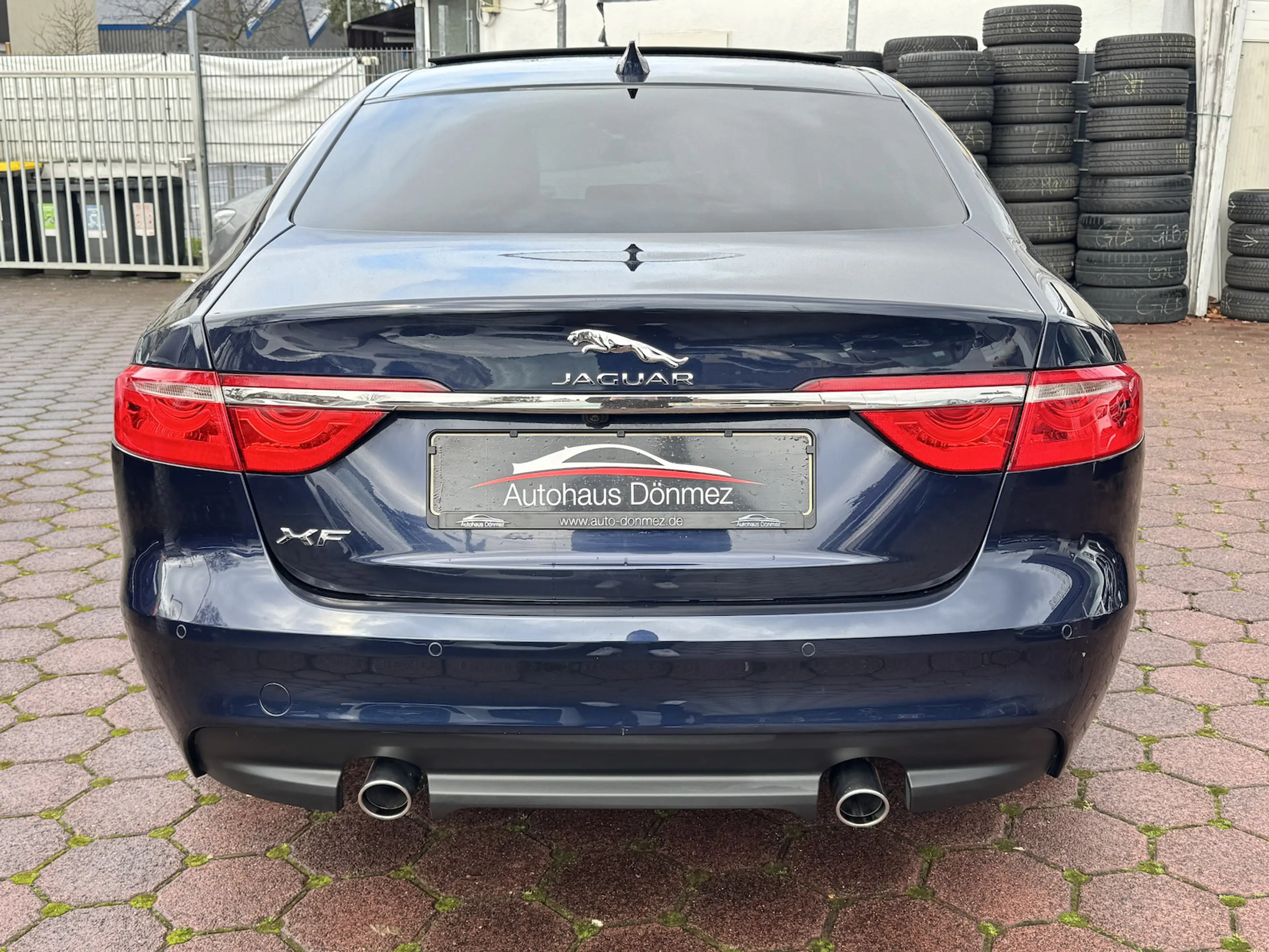 Jaguar XF 25d Prestige NAVI LEDER PANO MOTORSCHADEN — photo 6