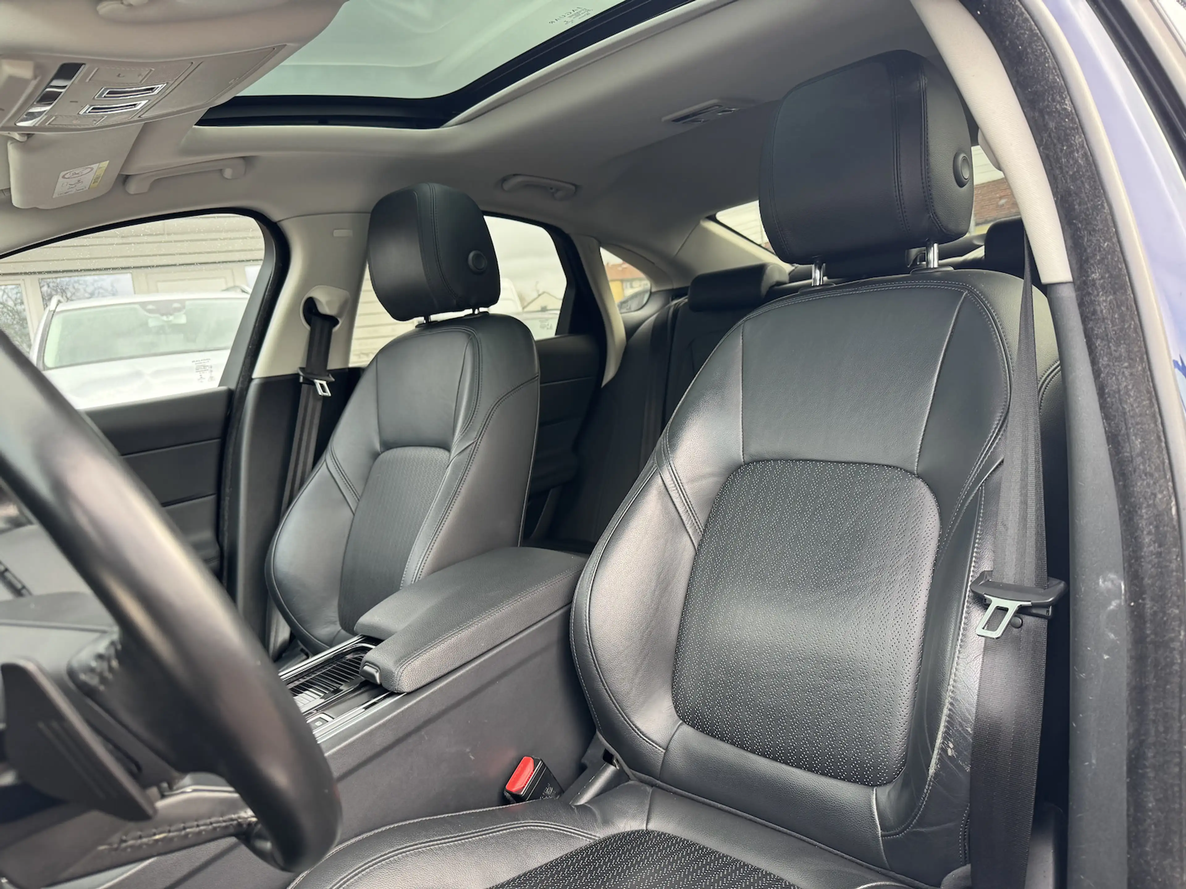 Jaguar XF 25d Prestige NAVI LEDER PANO MOTORSCHADEN — photo 11