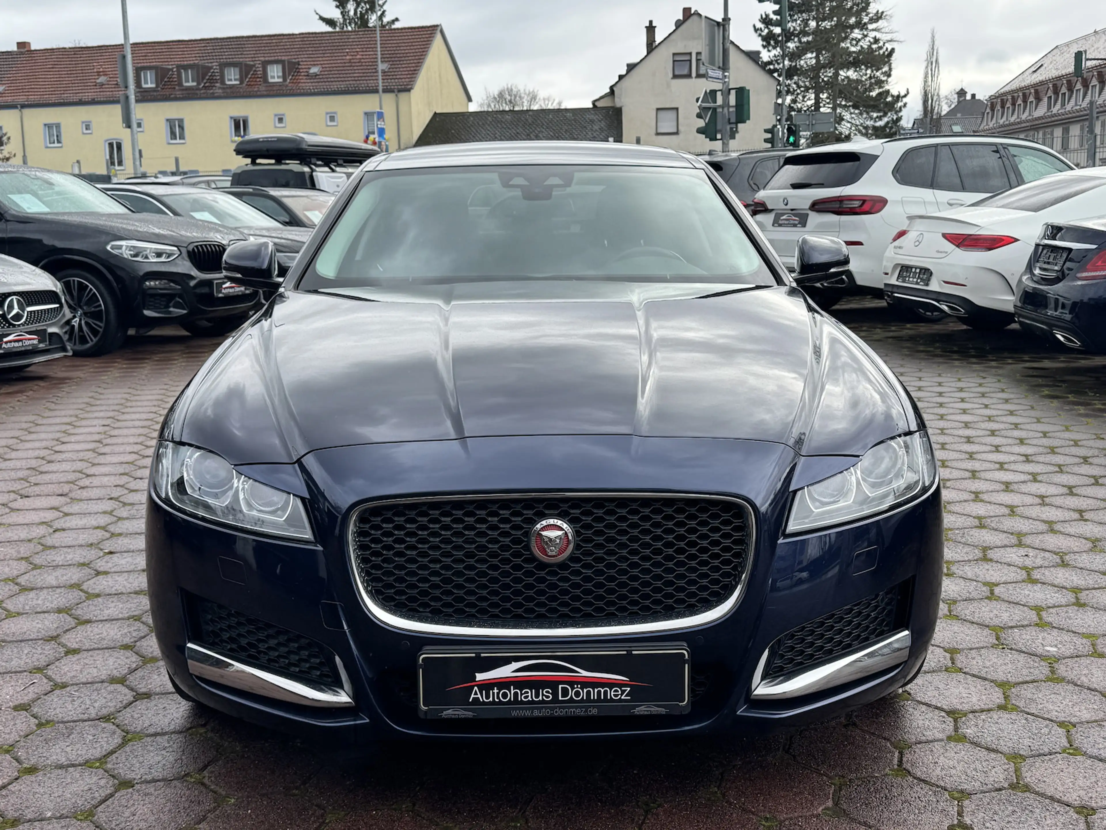 Jaguar XF 25d Prestige NAVI LEDER PANO MOTORSCHADEN — photo 2