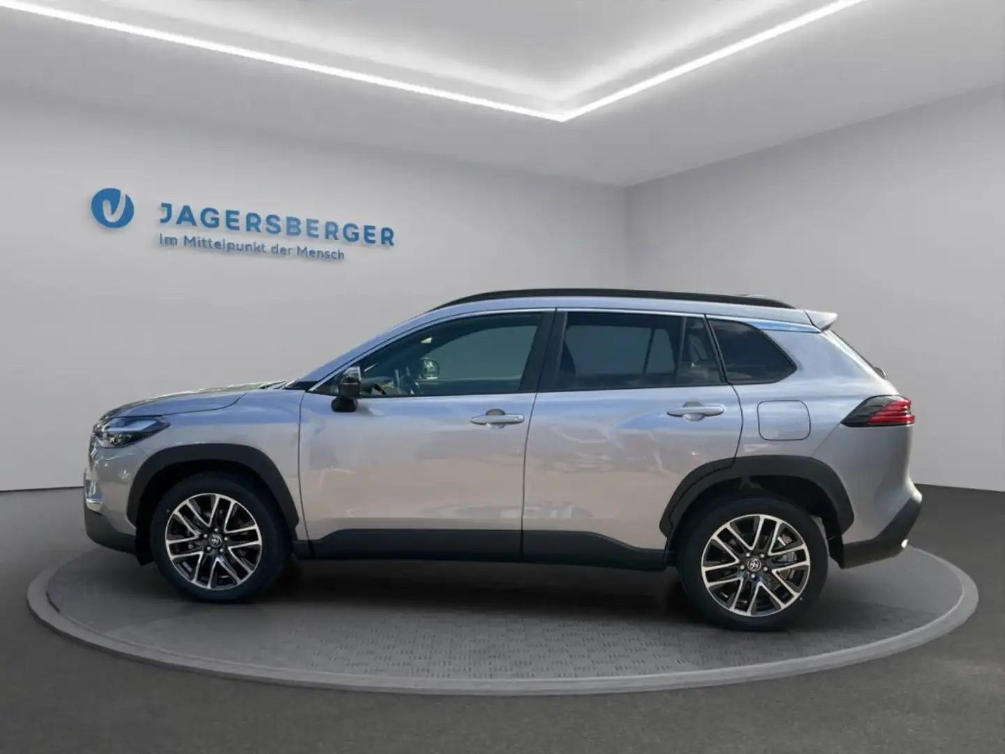 Toyota Corolla Cross 2,0 Hybrid Active Drive 2WD Silber - 2