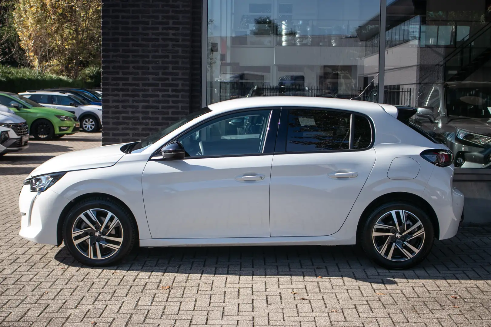 Peugeot 208 1.2 PureTech Automaat Allure - Apple CarPlay / And Weiß - 2