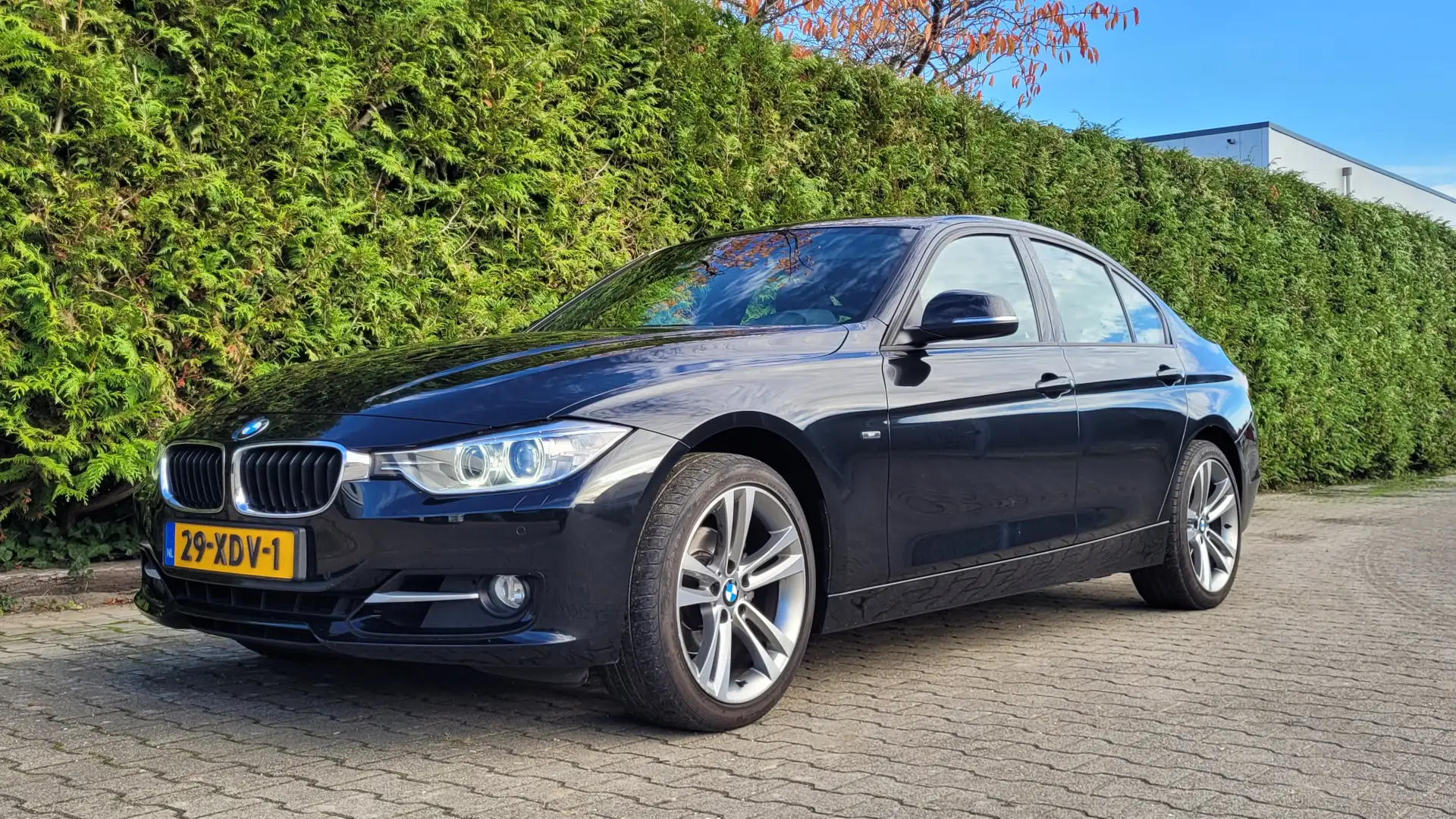 BMW 320 3-serie 320i High Executive Sport 1e Eig Zwart - 2