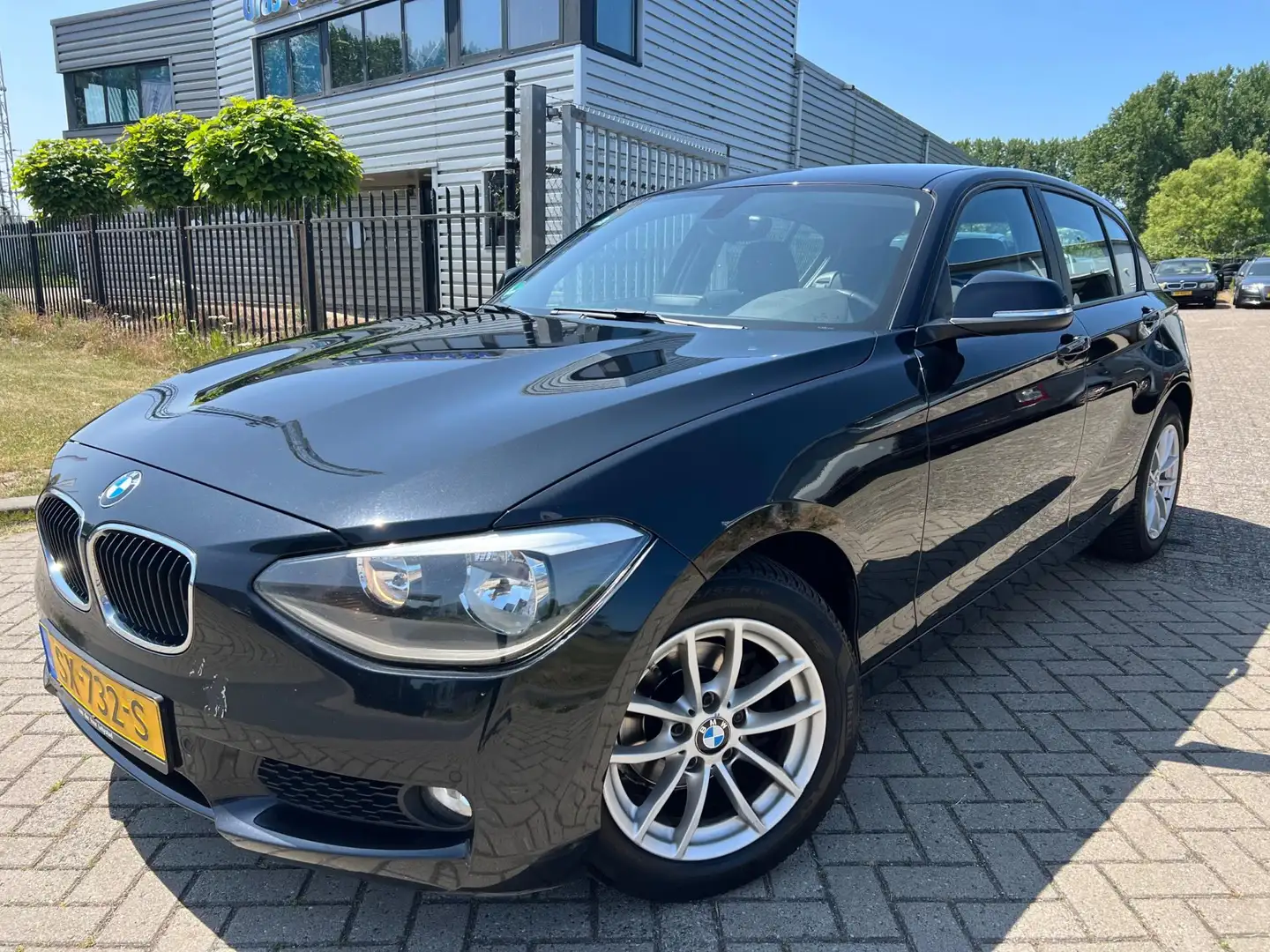 BMW 116 1-serie 116d 2014 Automaat Navi Cruise PDC 5DRS Zwart - 2