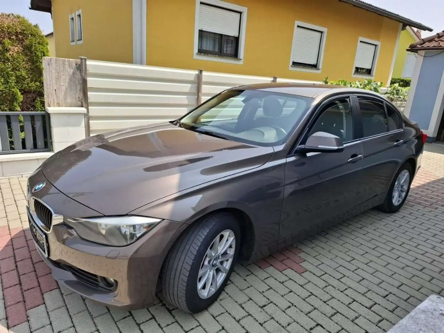 BMW 320 320d EfficientDynamics Edition Edition Braun - 1