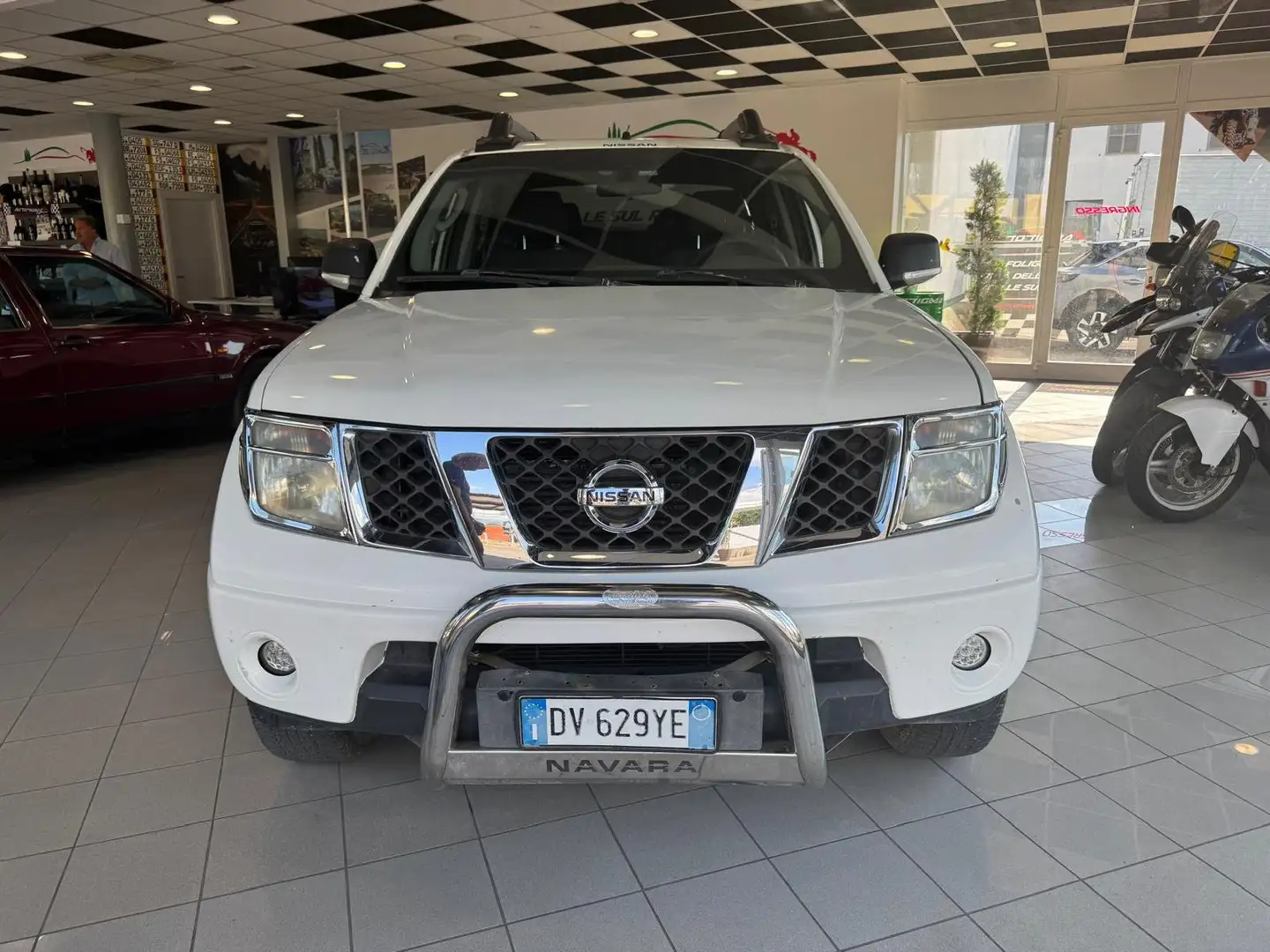 Nissan Navara Navara 2005 d.cab 2.5 dci SE 174cv Blanc - 2