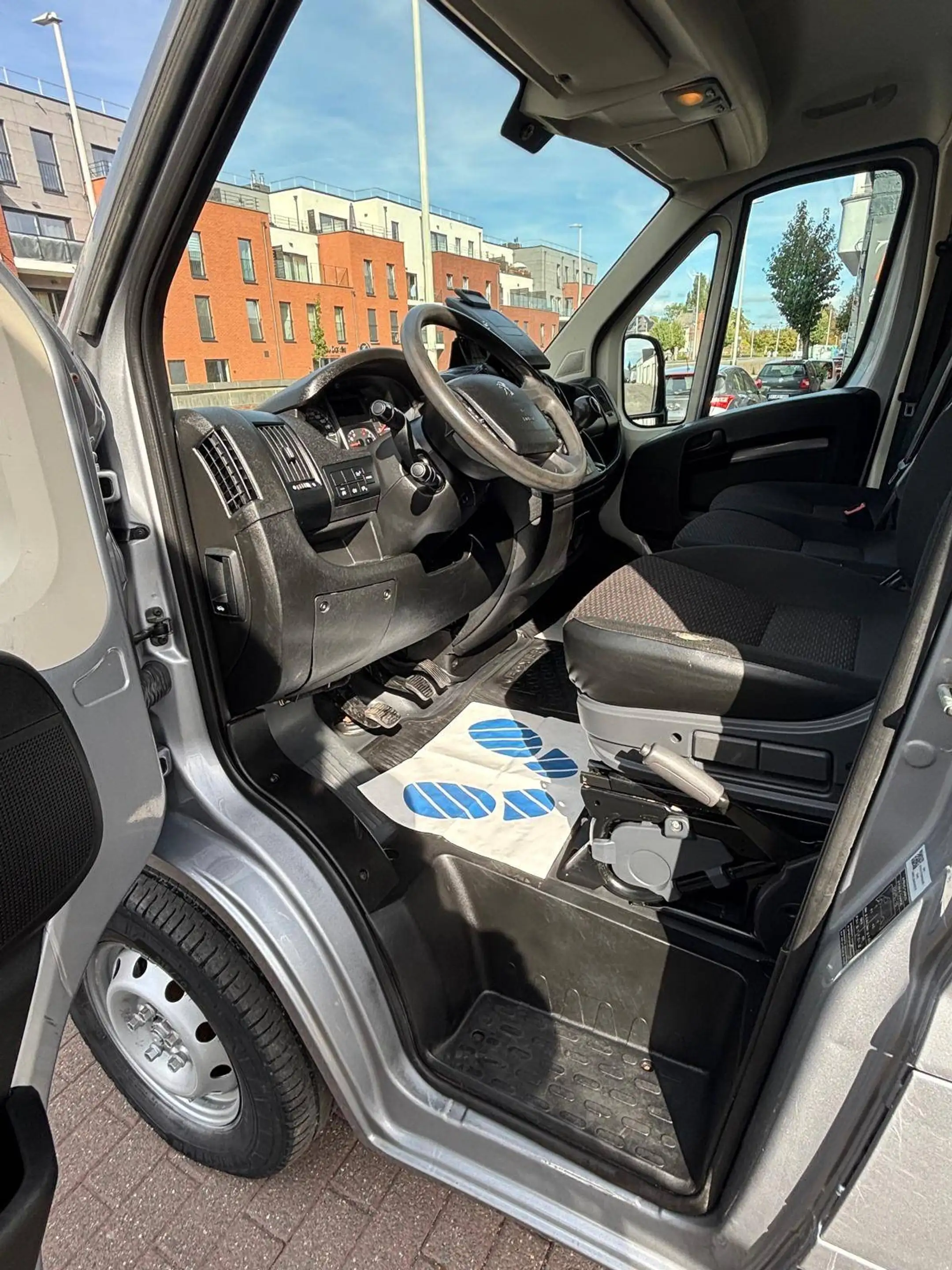 Peugeot Boxer 2.2 BlueHDi L3H2 | 14O CV — photo 12