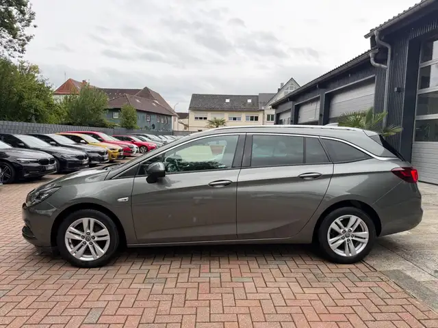Opel Astra view 8