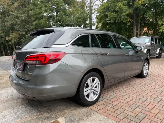 Opel Astra view 5