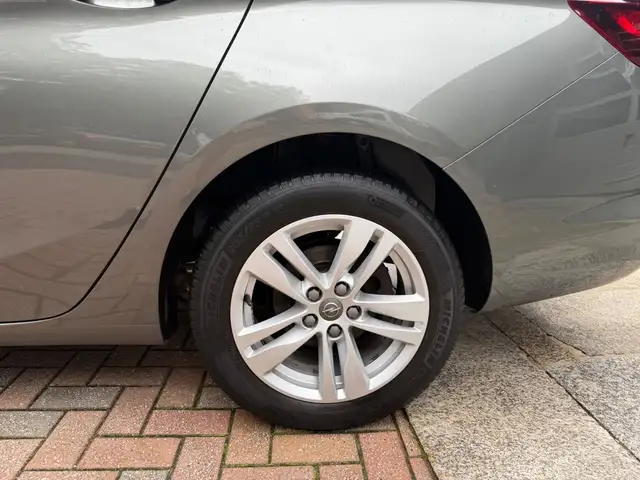 Opel Astra view 9