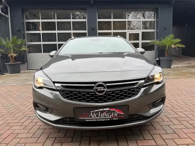 Opel Astra view 2