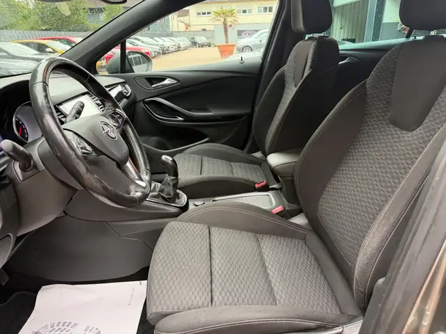 Opel Astra view 11