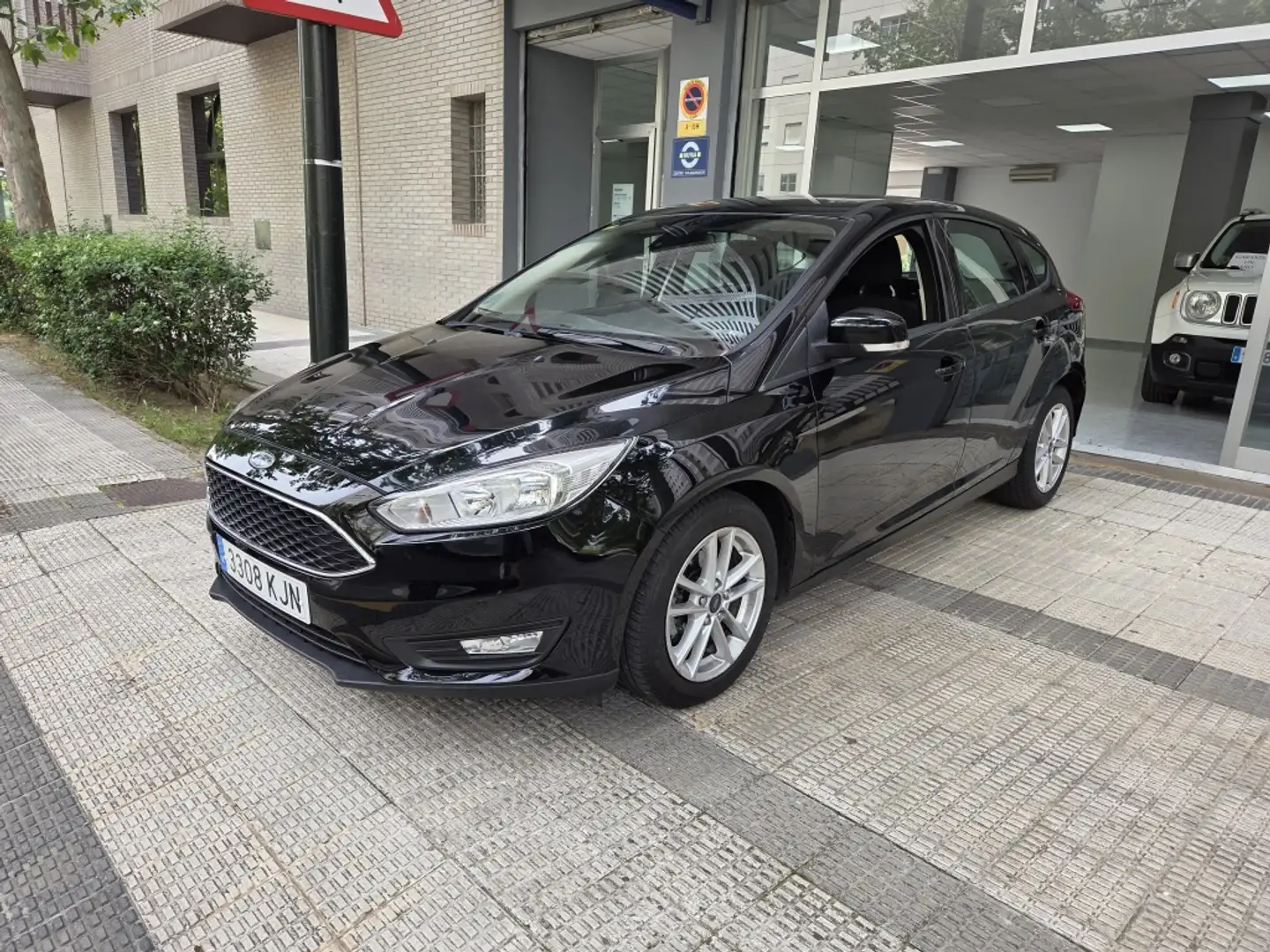 Ford Focus 1.0 Ecoboost Auto-S&S Trend+ 125 Negro - 1