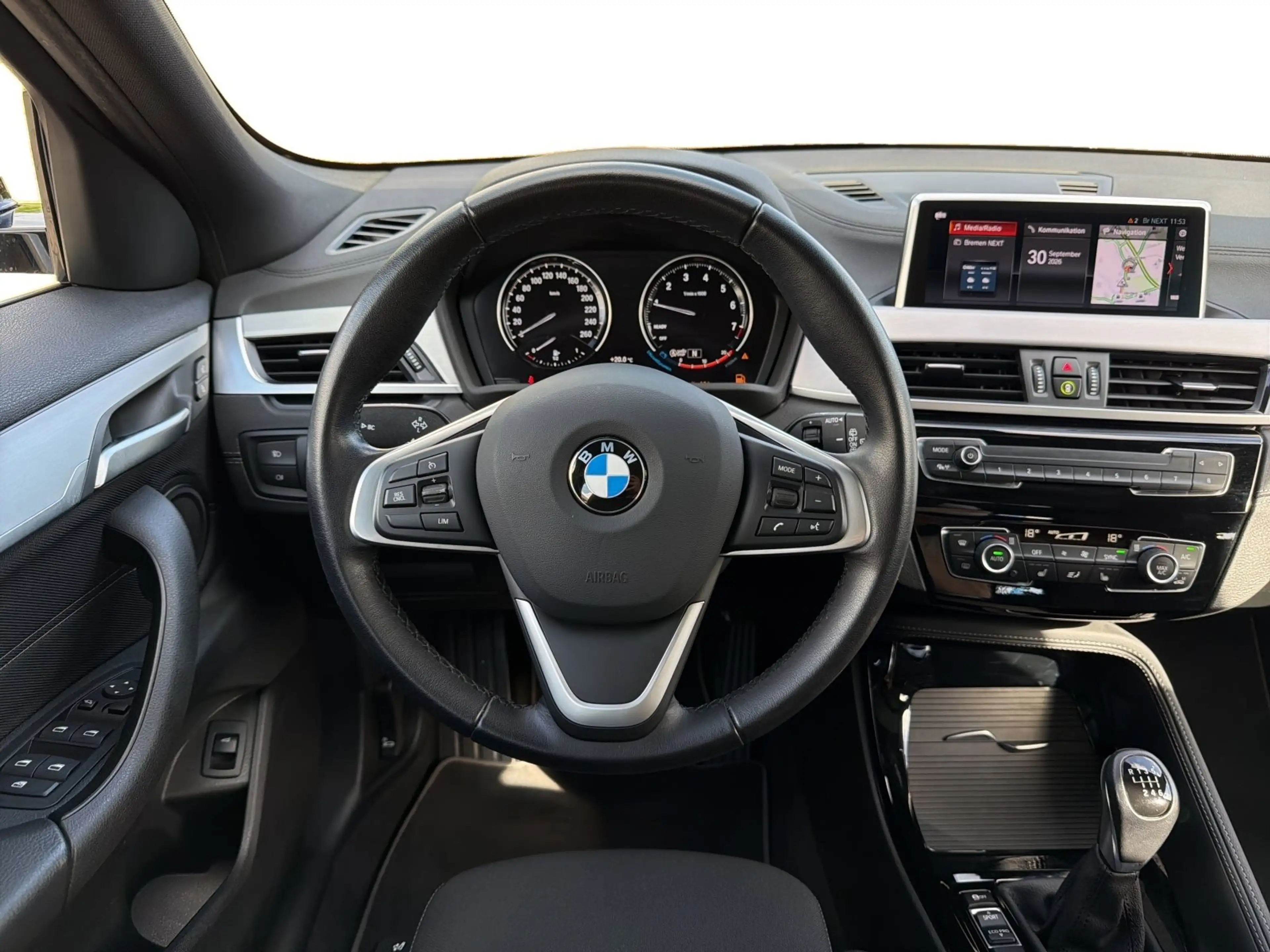 BMW X2 sDrive18i — photo 10