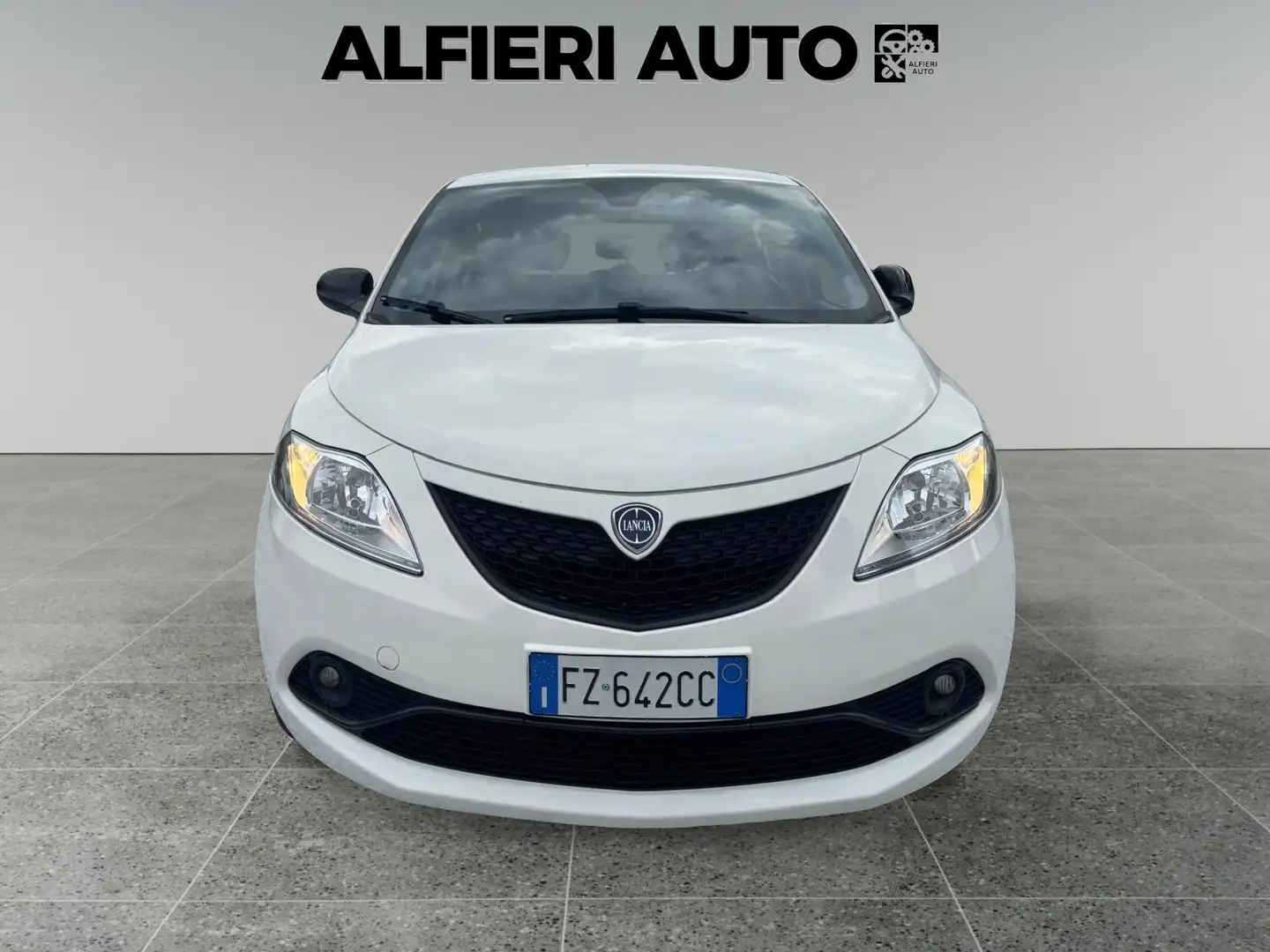 Lancia Ypsilon 1.2 Benzina 69cv 5 porte S&S Gold Wit - 2