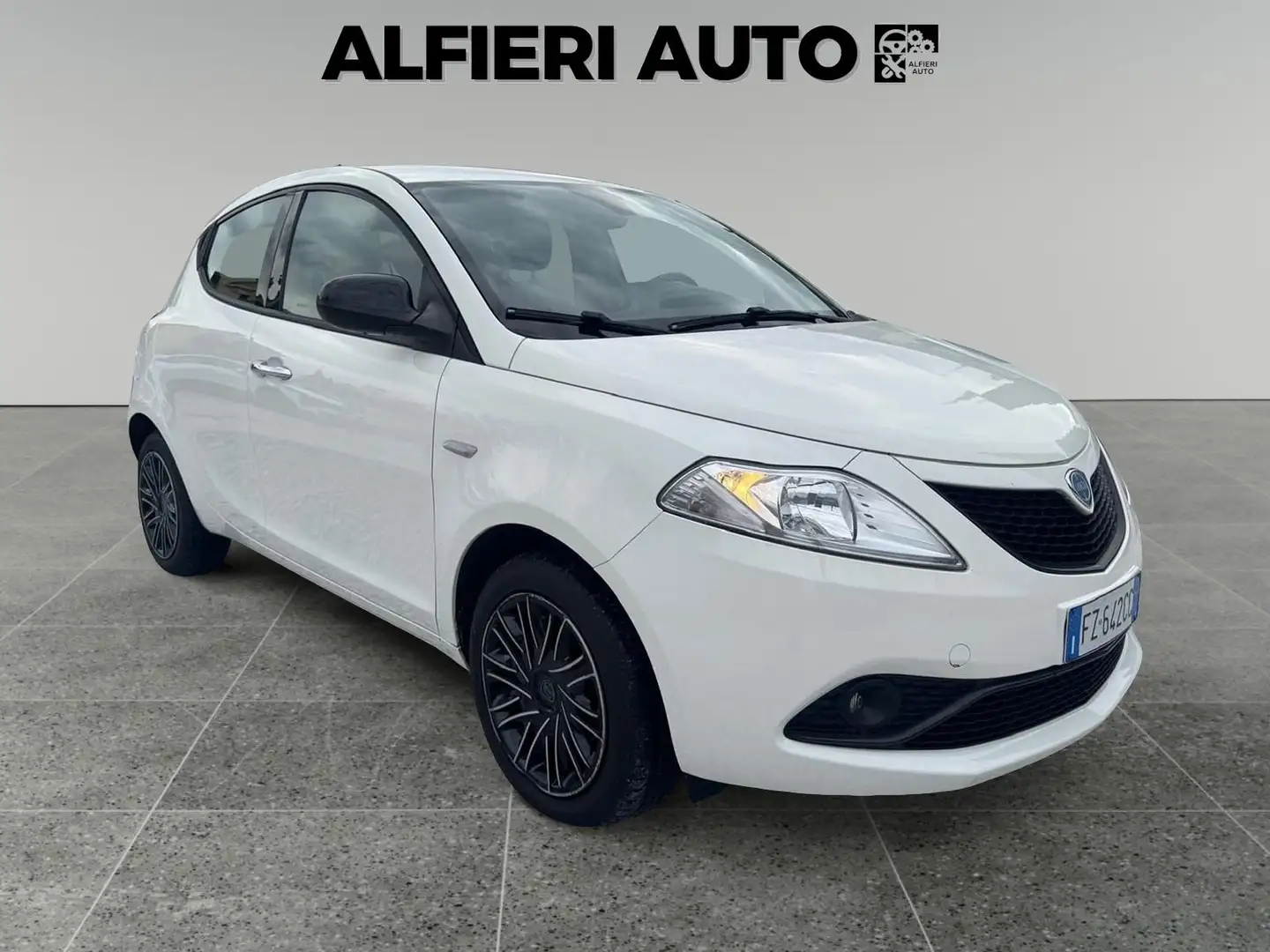 Lancia Ypsilon 1.2 Benzina 69cv 5 porte S&S Gold Wit - 1