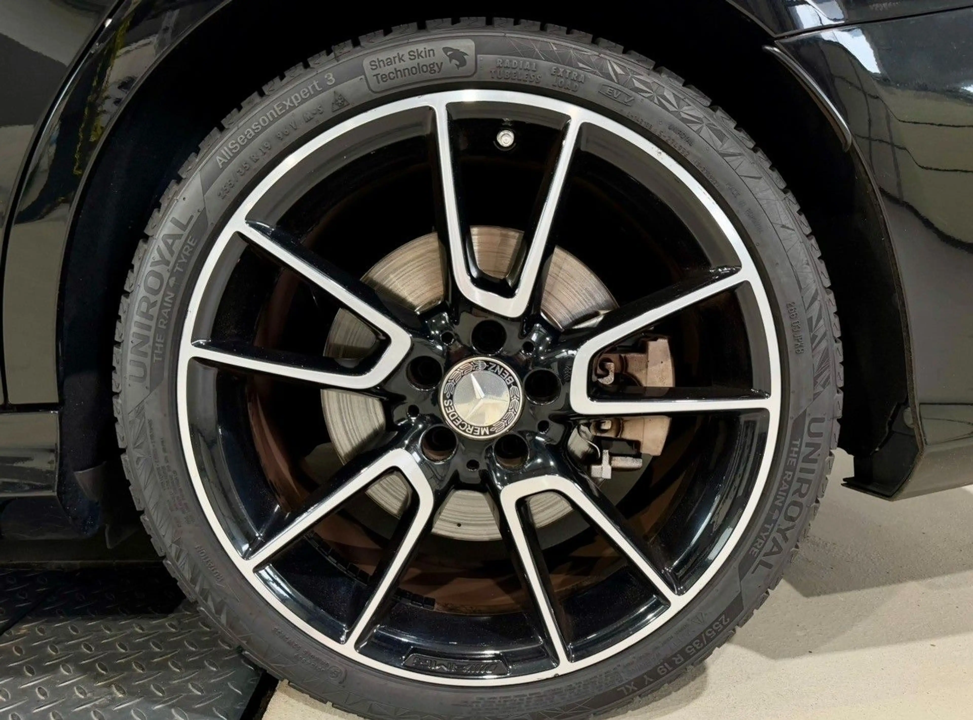 Mercedes-Benz C 450 — photo 13