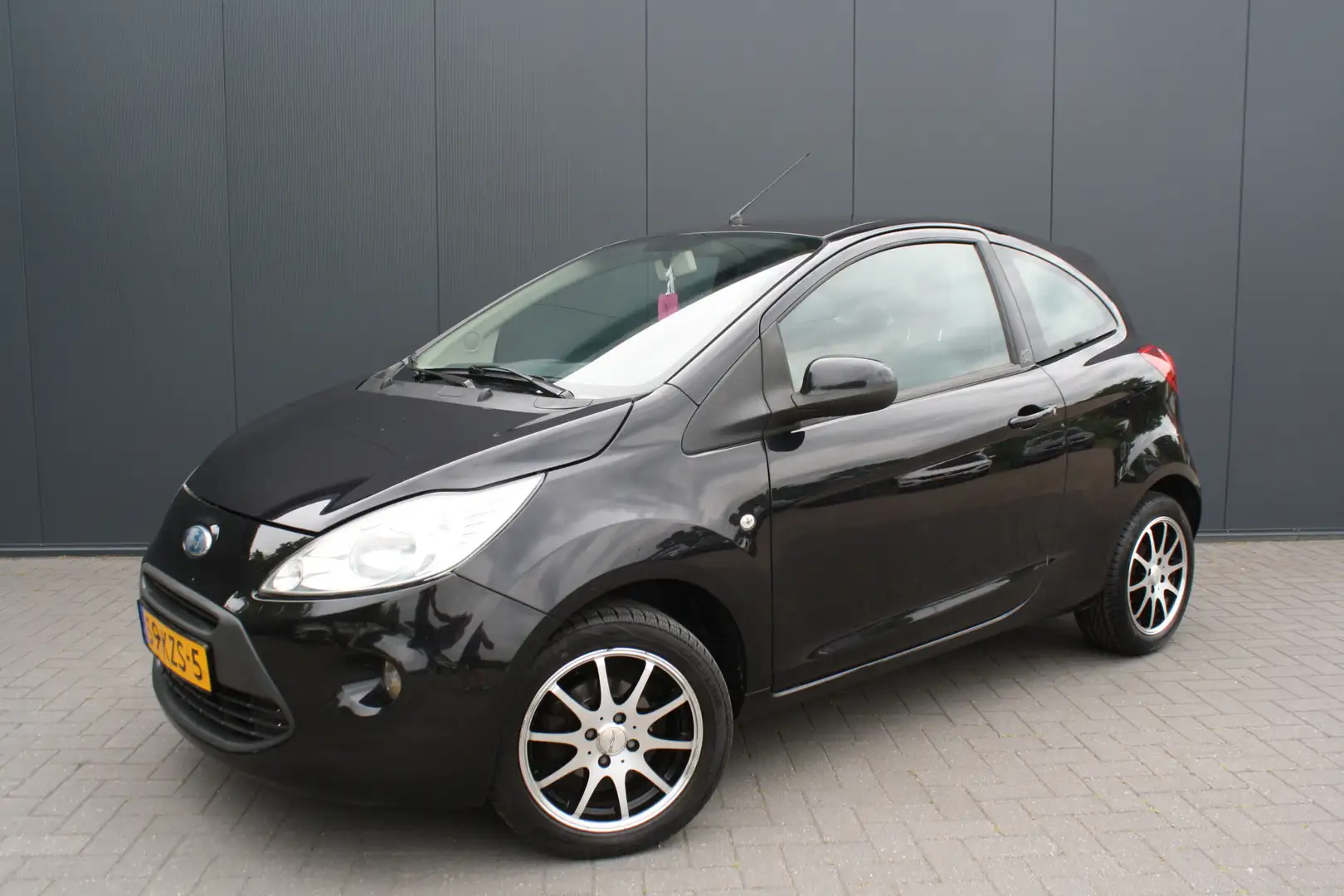 Ford Ka/Ka+ 1.2 Titanium - AIRCO - RIJKLAAR INCL DISTR. RIEM Zwart - 1