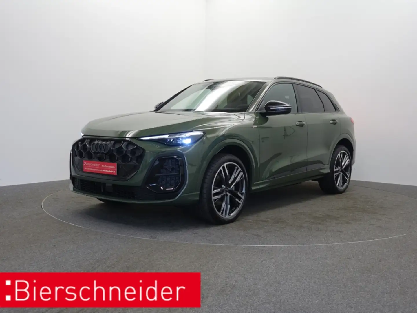 Audi Q5 SUV TFSI qu. S tronic line PANO AHK TECHPLUS PLUS Grün - 1