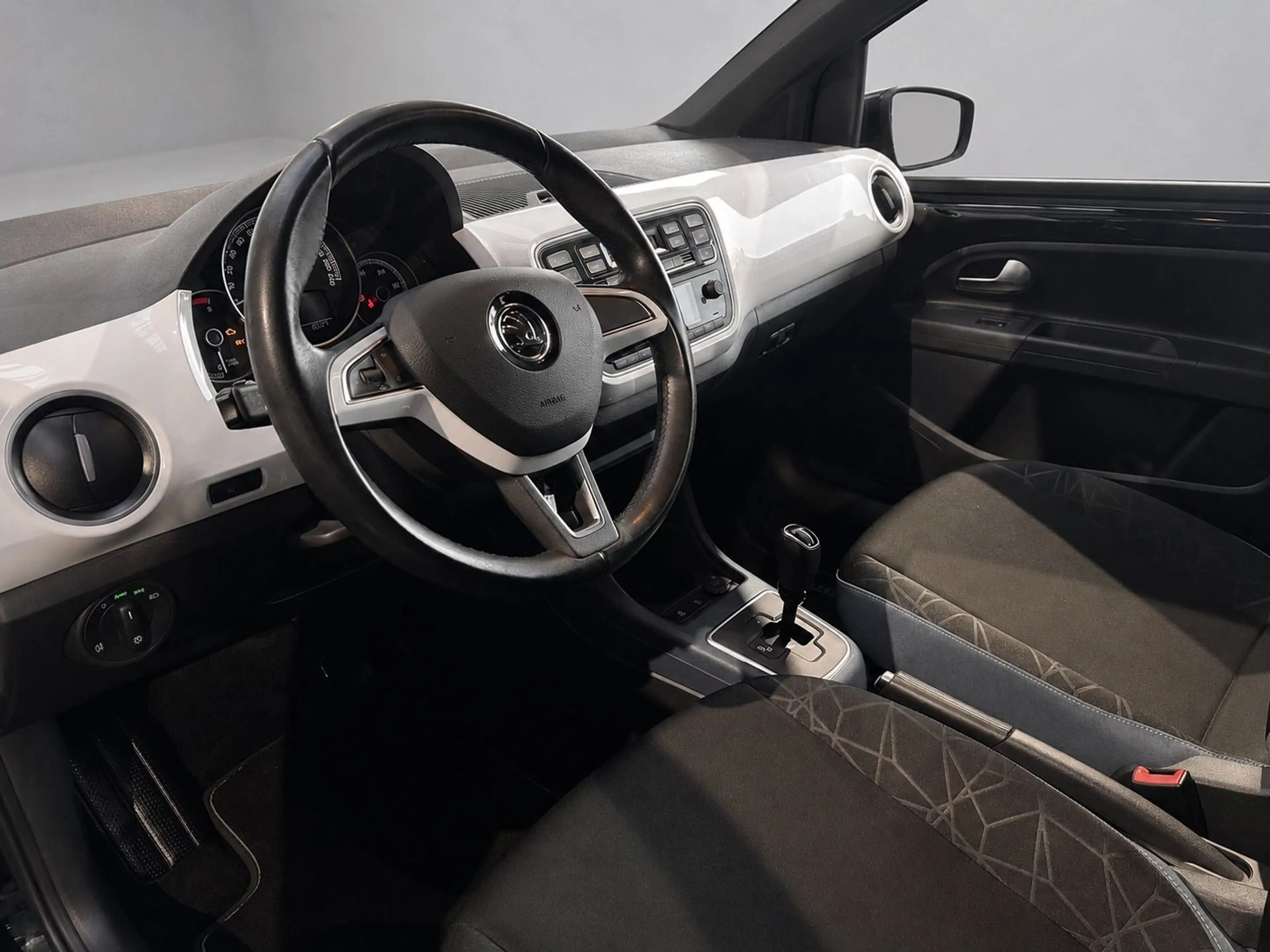 Skoda Citigo Fun*AUTOM*LED*TEMPO*SHZ*KLIMAAUTO* — photo 12