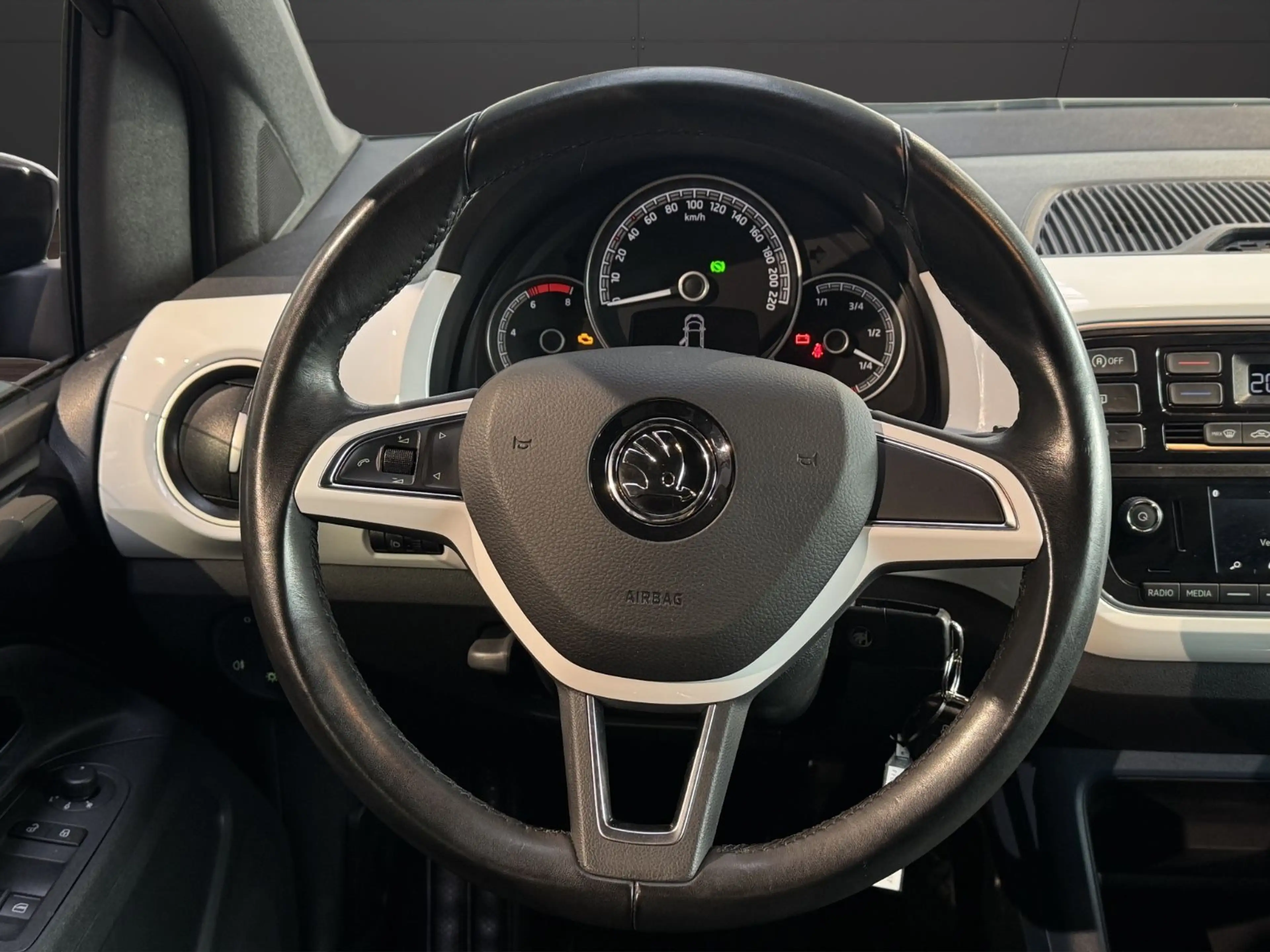 Skoda Citigo Fun*AUTOM*LED*TEMPO*SHZ*KLIMAAUTO* — photo 15