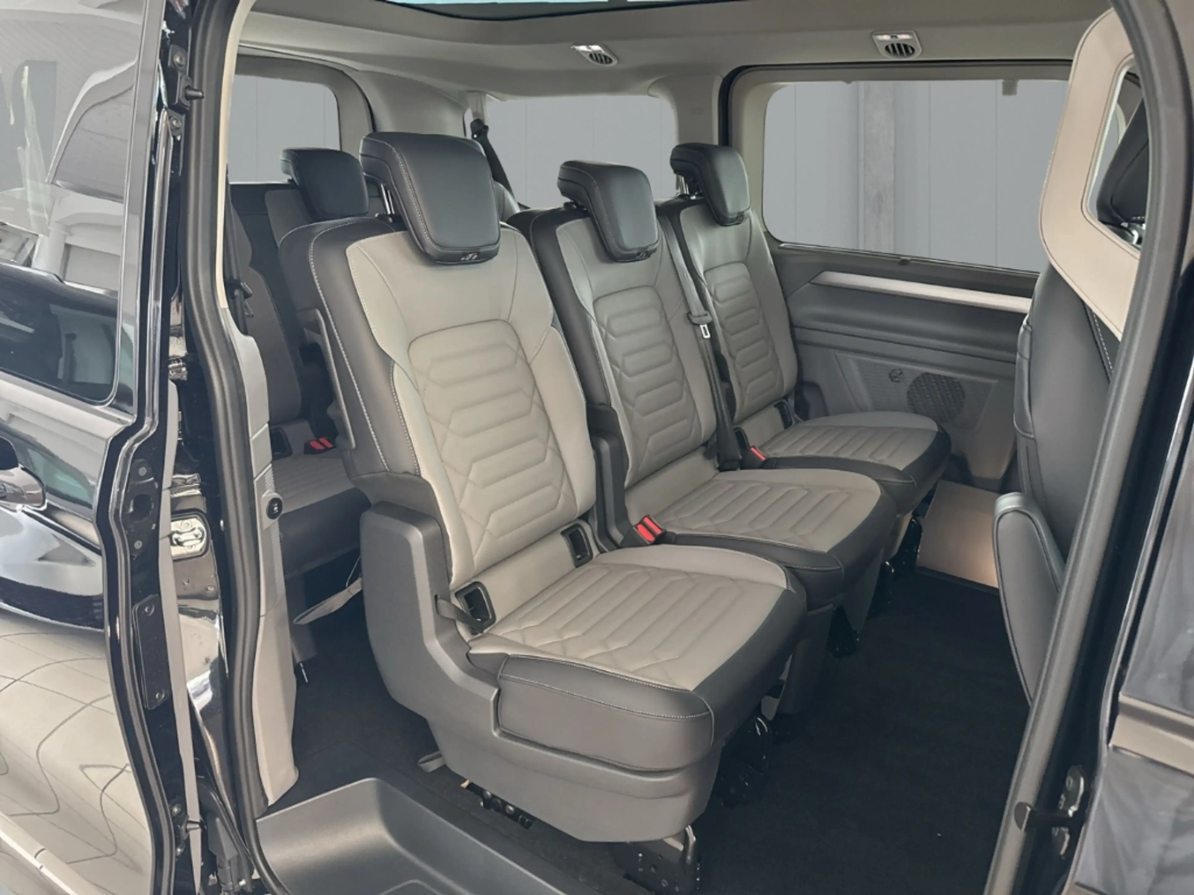 Volkswagen T7 Caravelle Style 2,0 TDI  8-Gang-Automatik KR  StandHZG AHK-k — photo 11