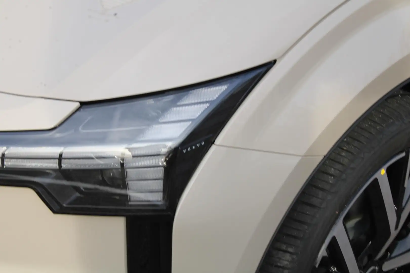 Volvo EX30 Single Motor Extended Range Plus Europa | Achterui Brun - 2