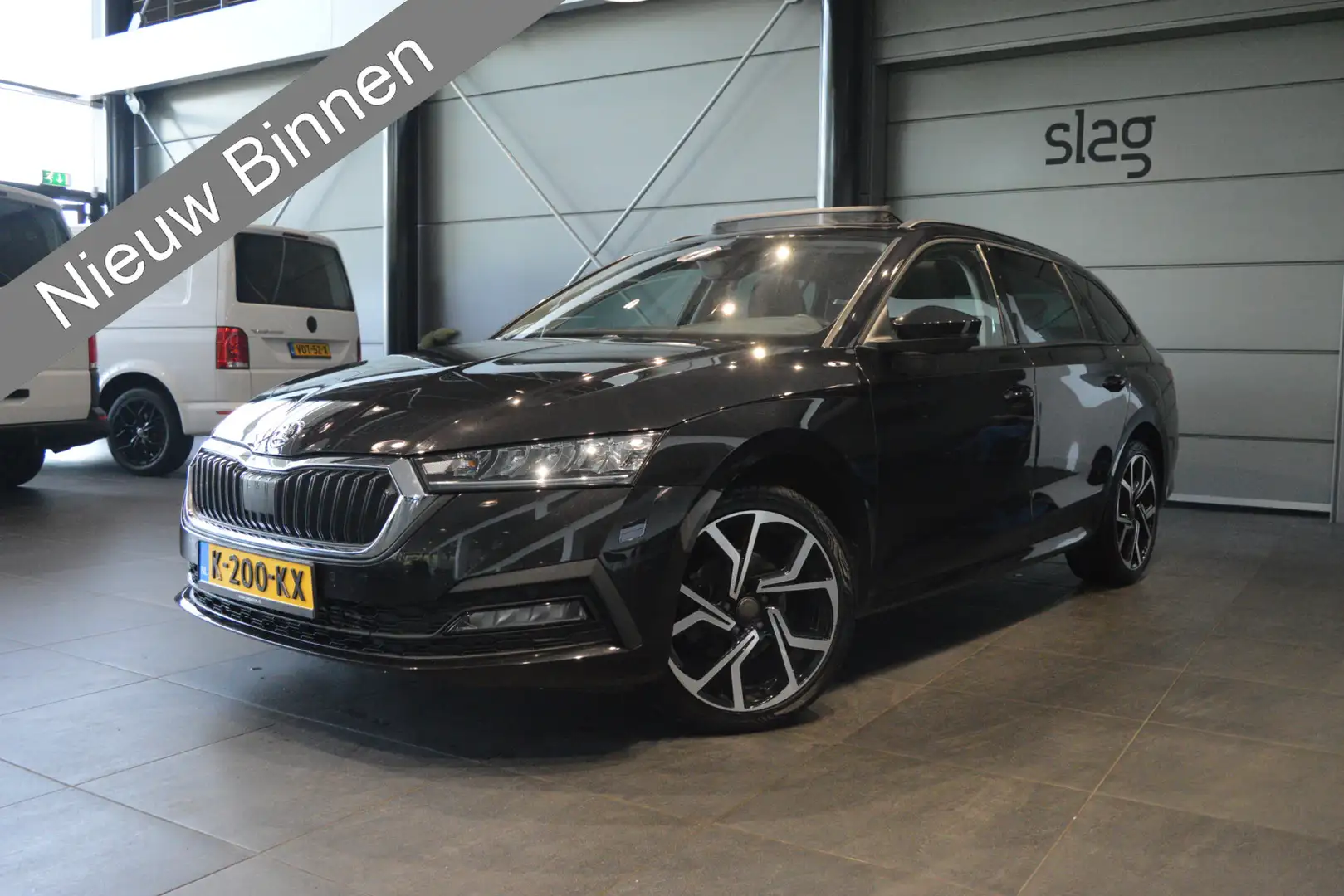 Skoda Octavia Combi 1.0 e-TSI keyless cruise navi pano led pdc 1 Zwart - 1