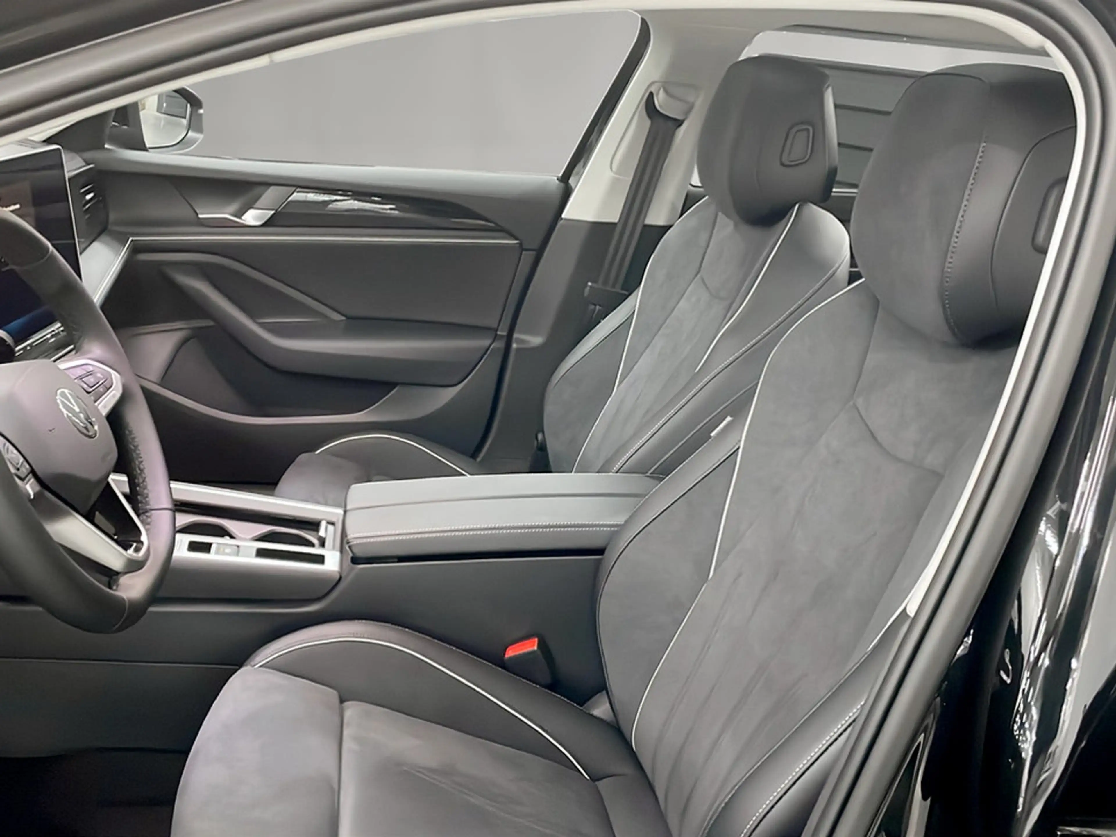 Volkswagen Passat Variant Business eHybrid 150kW — photo 9