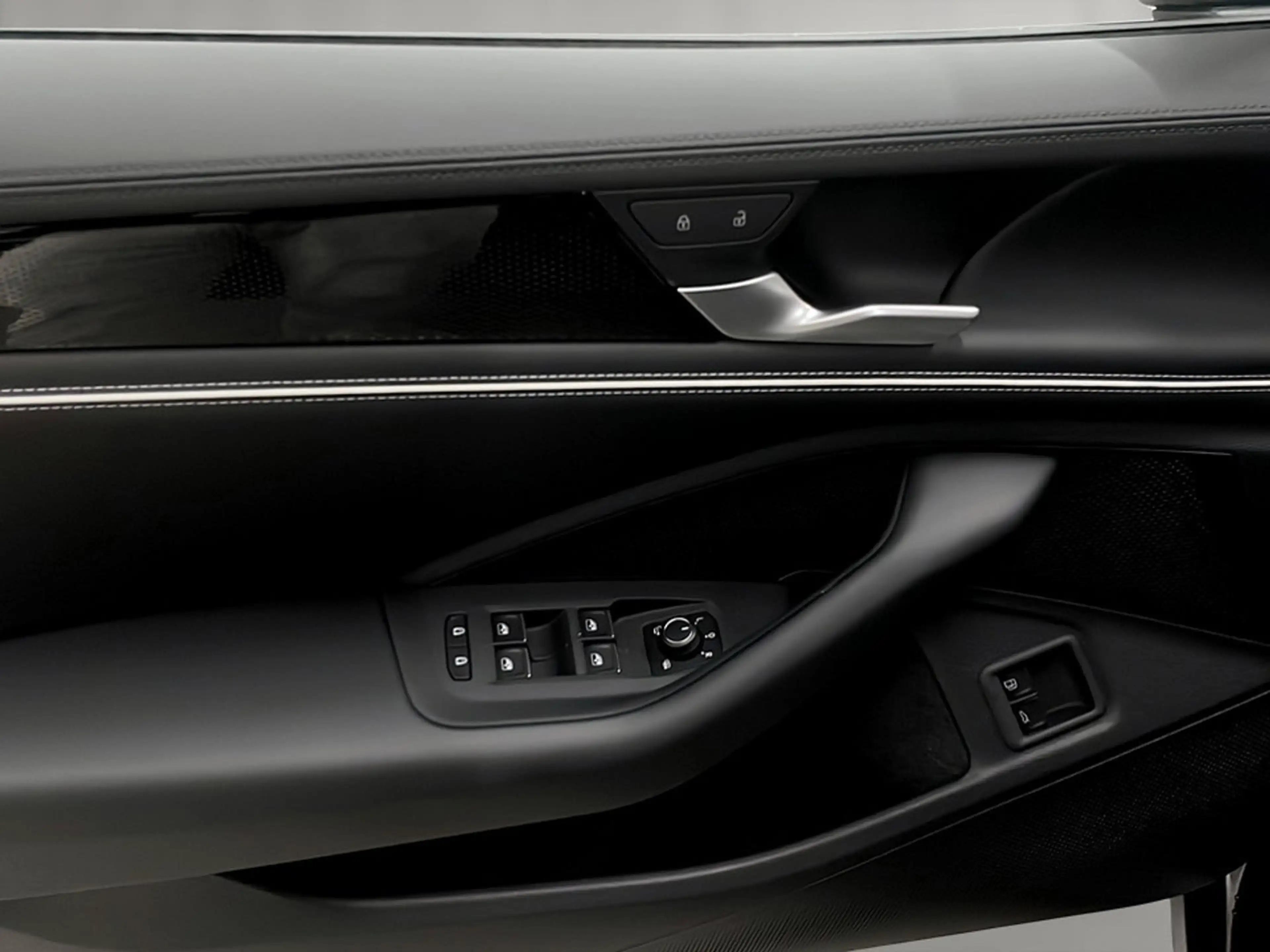 Volkswagen Passat Variant Business eHybrid 150kW — photo 12