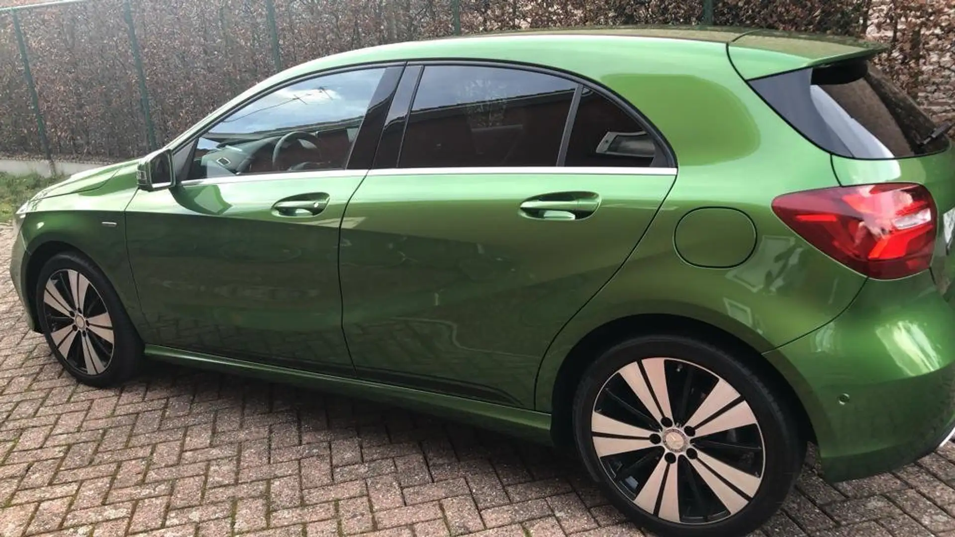 Mercedes-Benz A 180 A 180 d Activity Edition Verde - 2