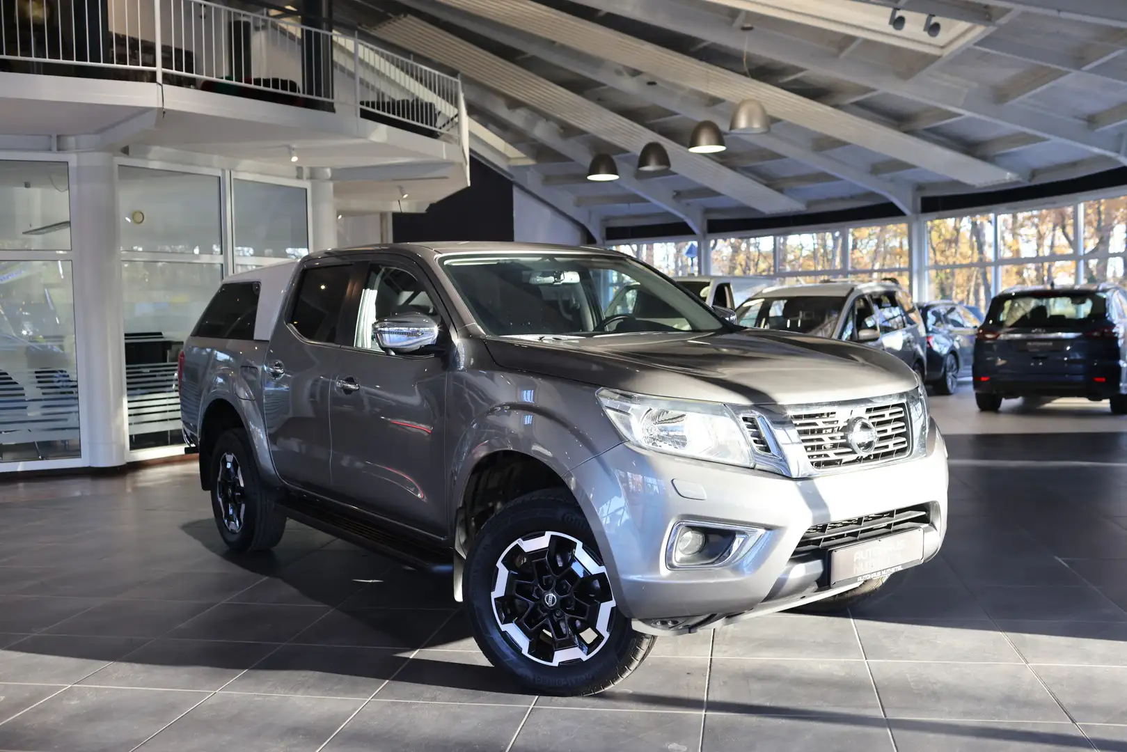 Nissan Navara N-CONNECTA DOUBLE CAB 4X4 1. BESITZ Gris - 1