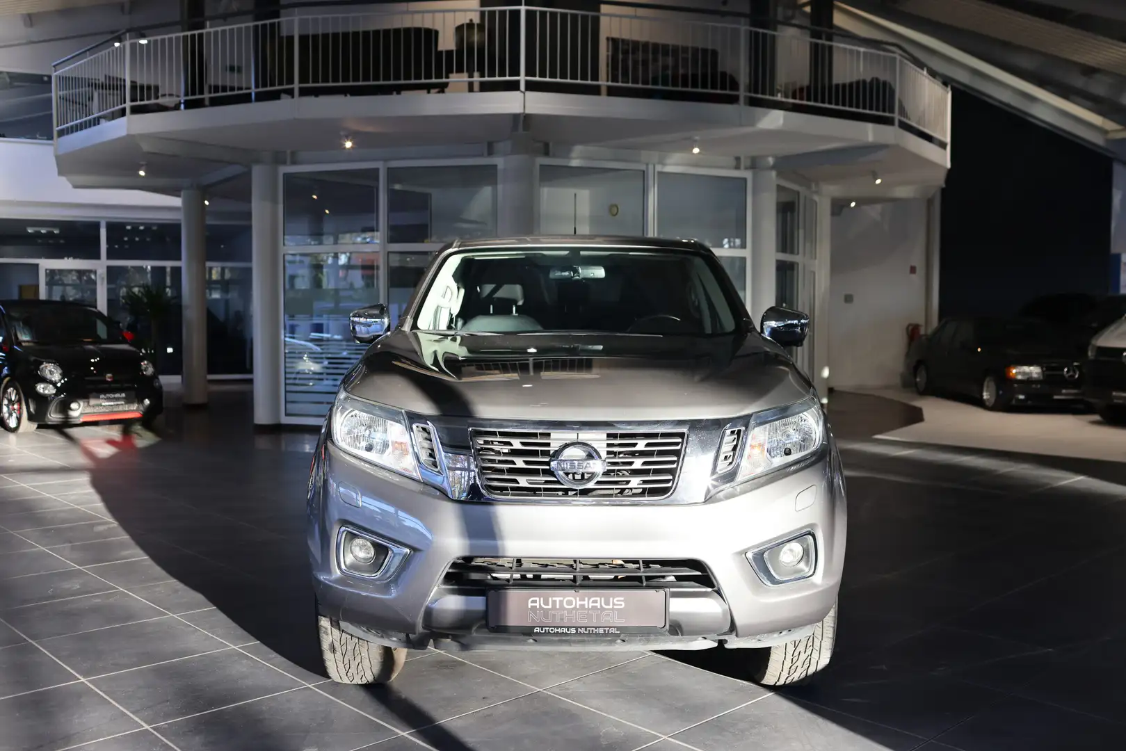 Nissan Navara N-CONNECTA DOUBLE CAB 4X4 1. BESITZ Gris - 2