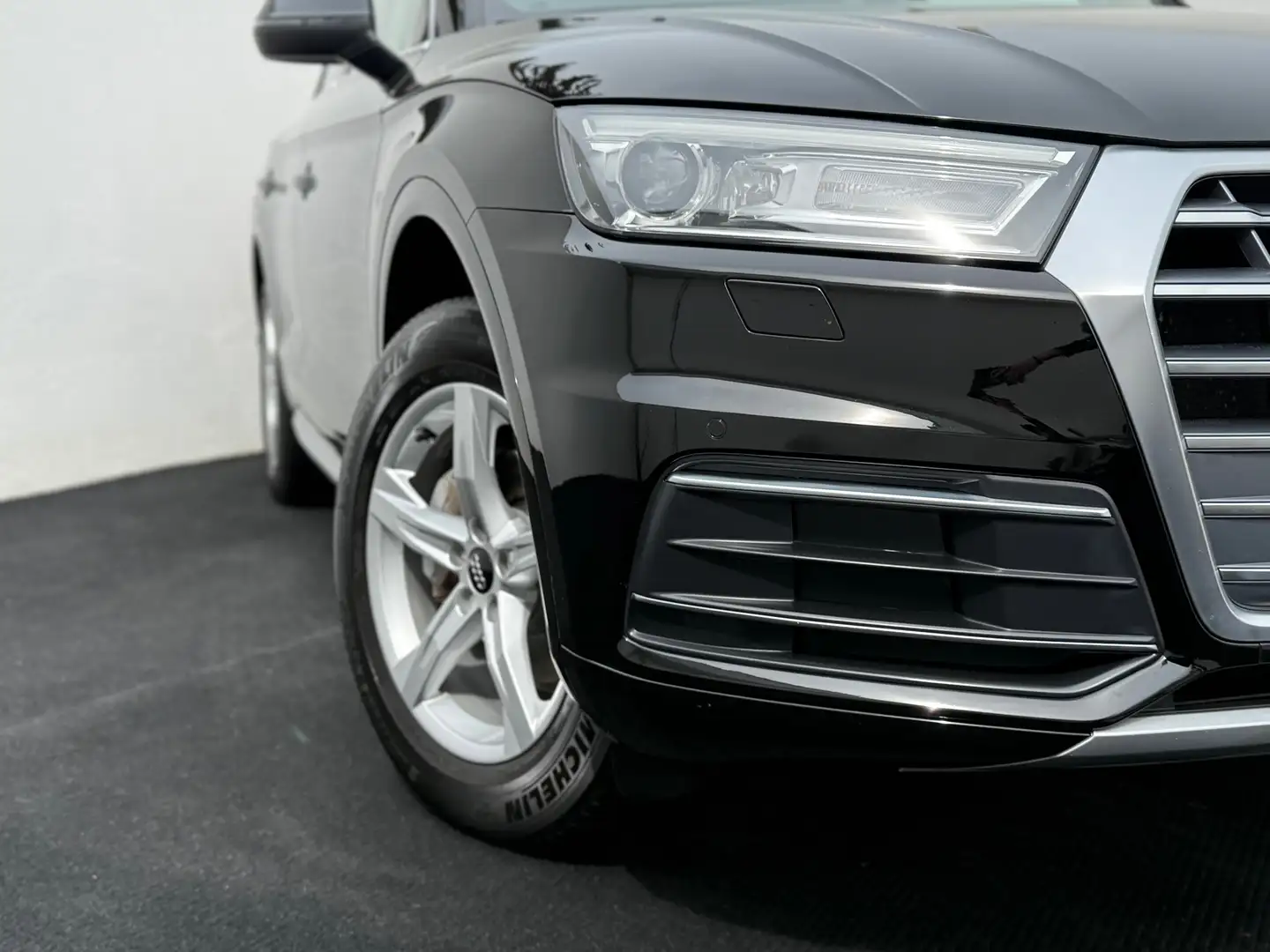 Audi Q5 Quattro 2.0TDI Sport Noir - 2
