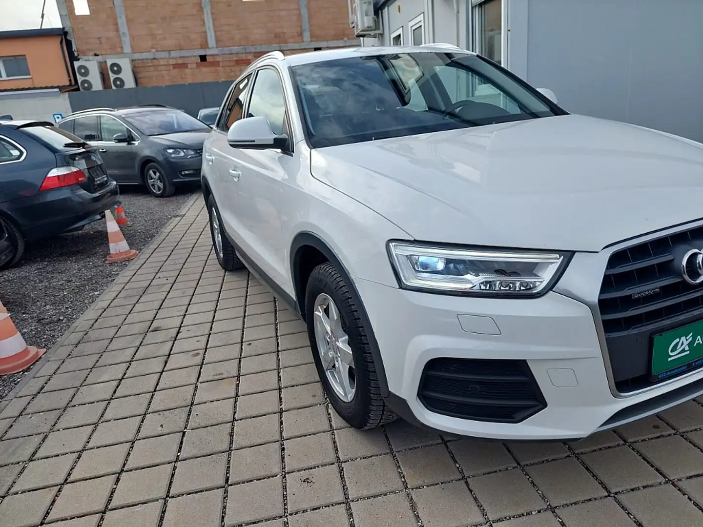 Audi Q3 2,0 TDI Intense quattro S-tronic Erster Besitz Weiß - 2