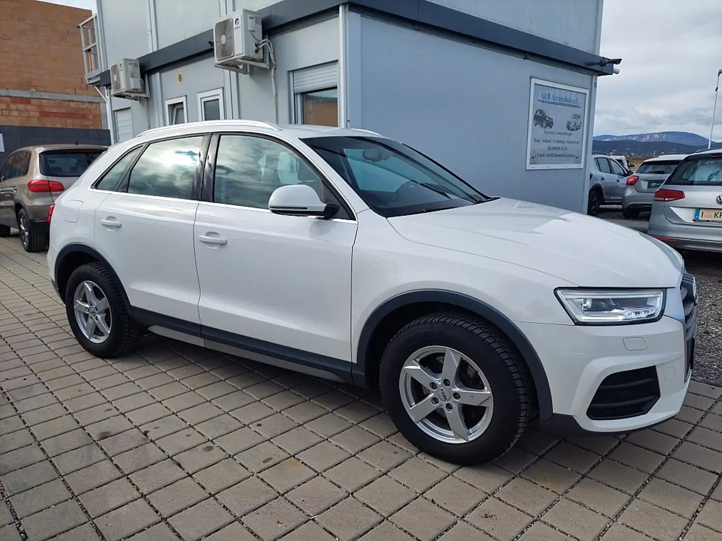Audi Q3 2,0 TDI Intense quattro S-tronic Erster Besitz Weiß - 1