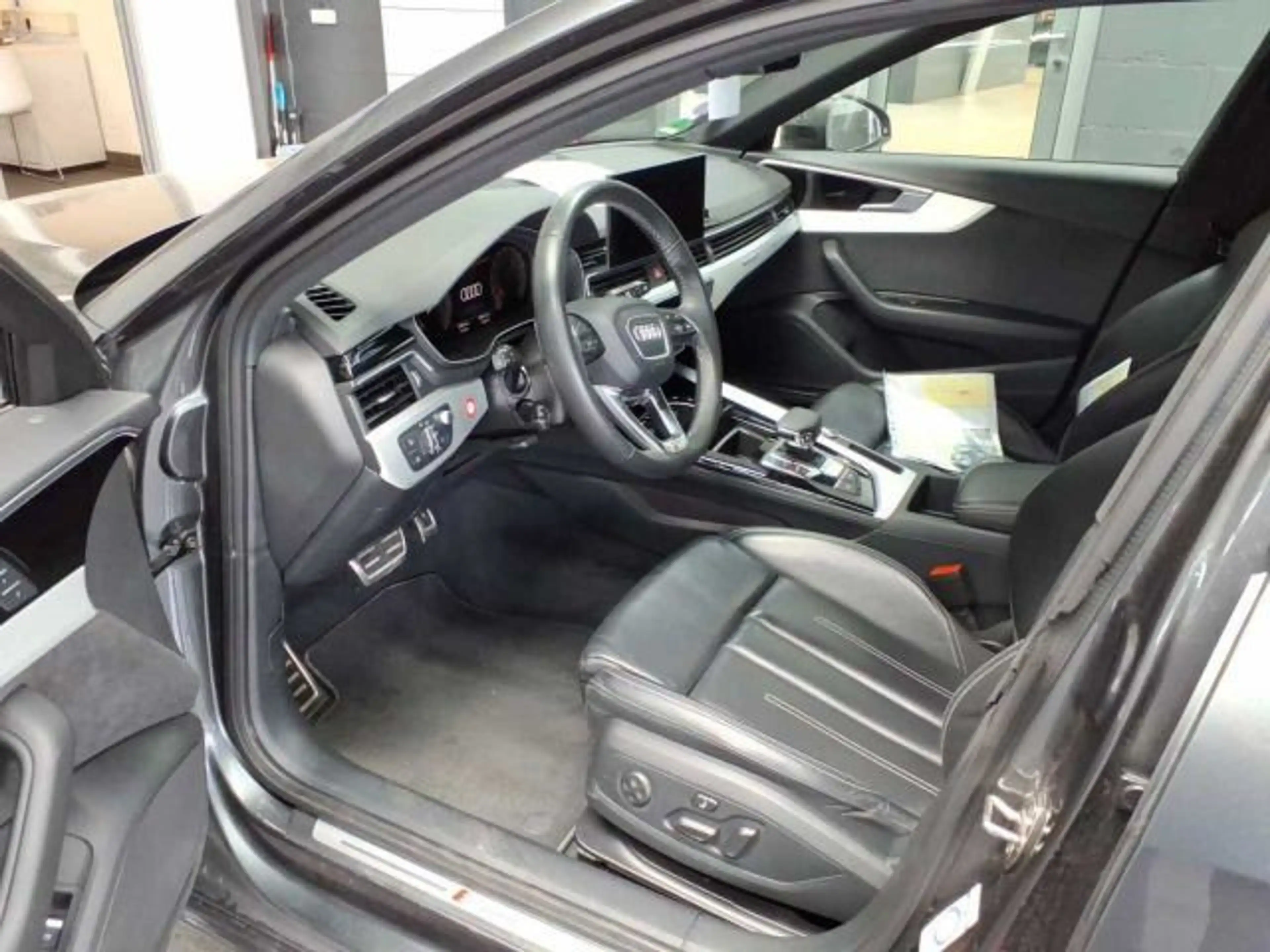 Audi A4 40TFSI qu S line S-trc HuD Cam ACC Navi — photo 5