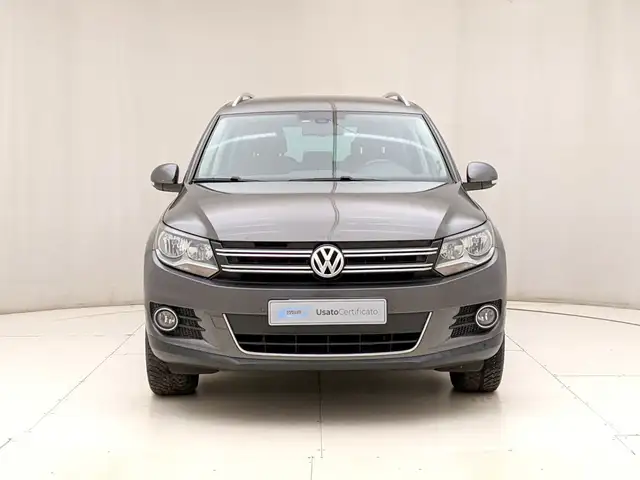 Volkswagen Tiguan view 2