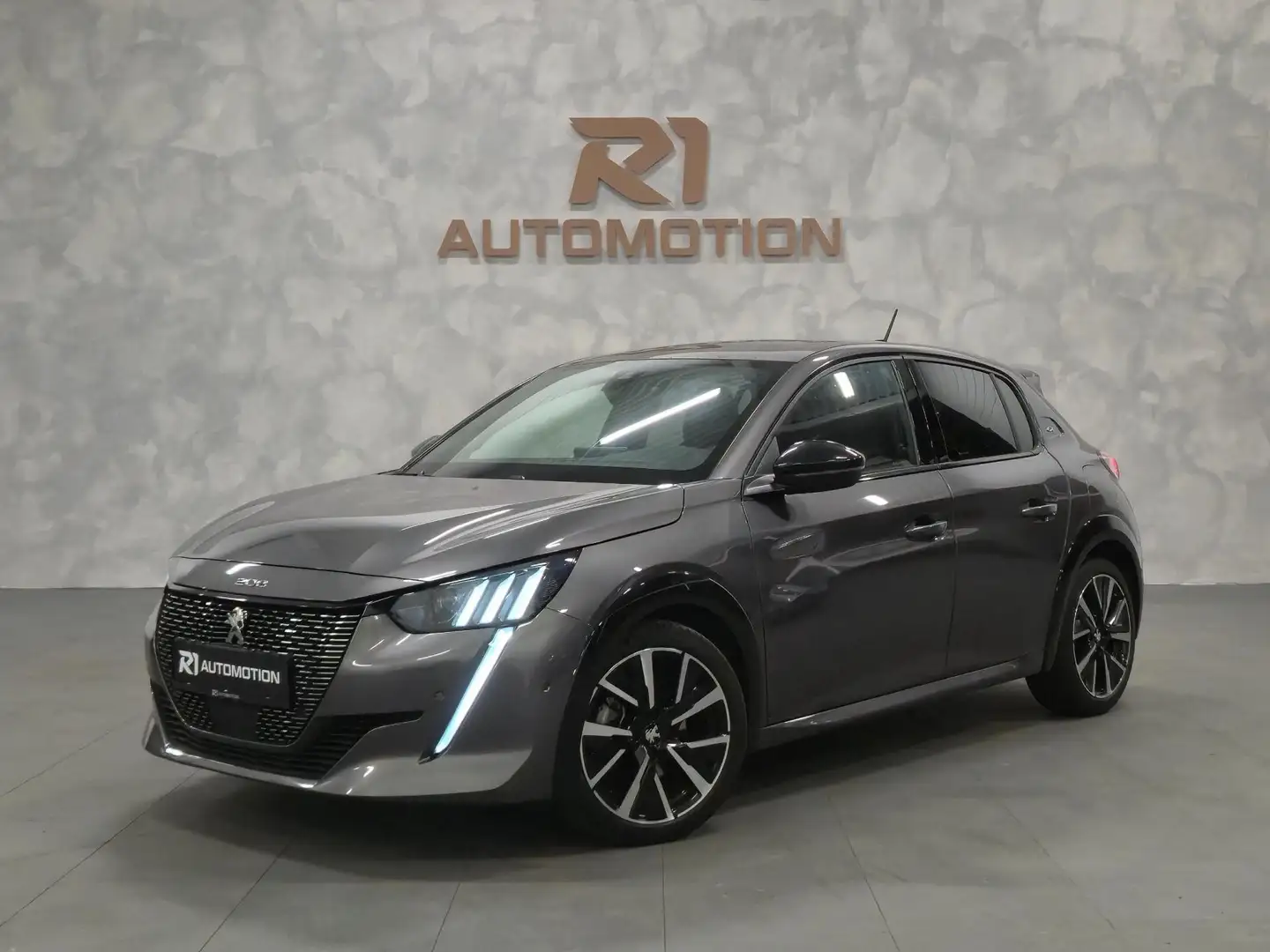 Peugeot 208 GT 1.2 PureTech ,PANO, KEYLESS, LEDER, 360 CAMERA, Grijs - 1