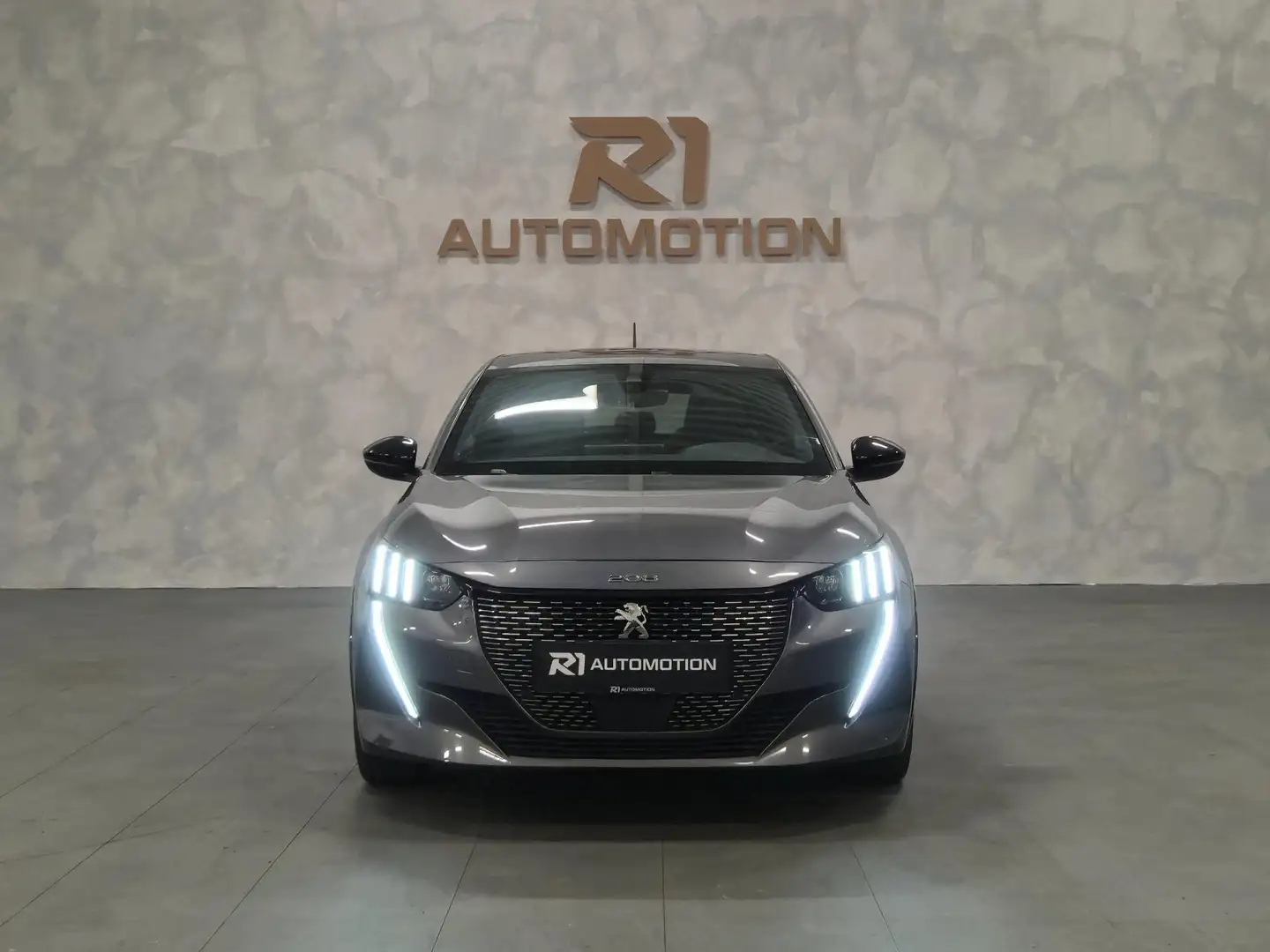 Peugeot 208 GT 1.2 PureTech ,PANO, KEYLESS, LEDER, 360 CAMERA, Grijs - 2