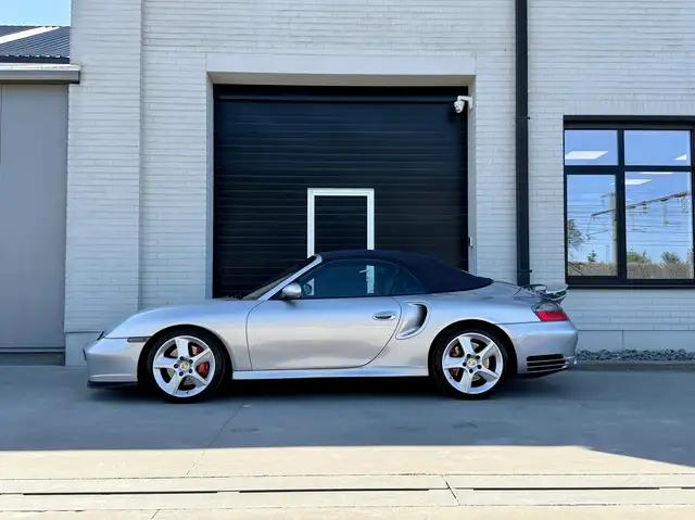 Porsche 911 view 9
