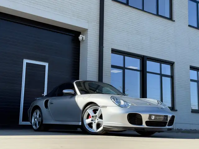 Porsche 911 view 2