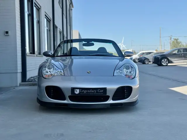 Porsche 911 view 5