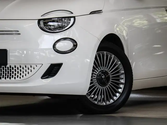 Fiat 500e view 5