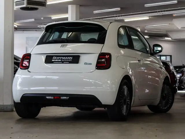 Fiat 500e view 2