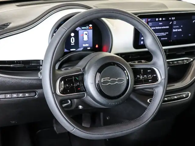 Fiat 500e view 9