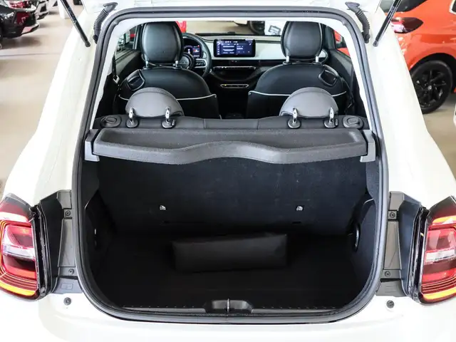 Fiat 500e view 11