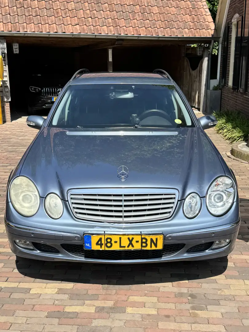 Mercedes-Benz E 240 Avantgarde Kék - 1
